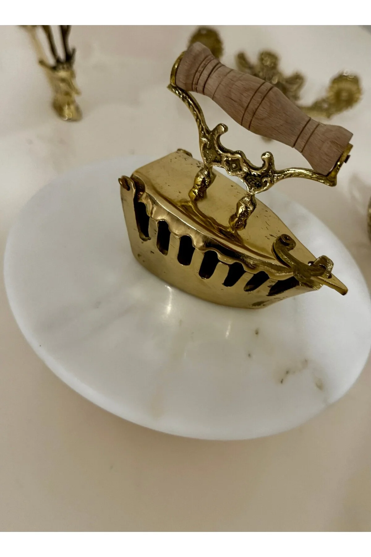 اشیاء دکوراتیو و مجسمه آهن برنج ESTERHOMEDECOR با درب تزئینی Handmade