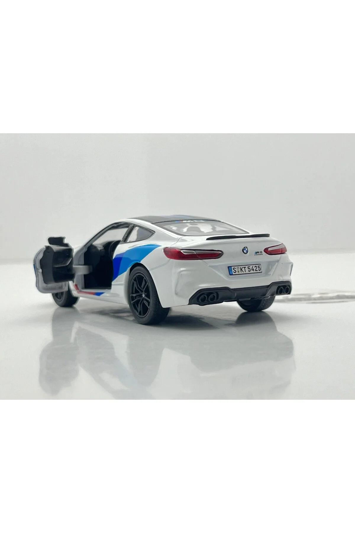 ماشین اسباب بازی کوپه مسابقه BMW M8 اورجینال Kinsmart