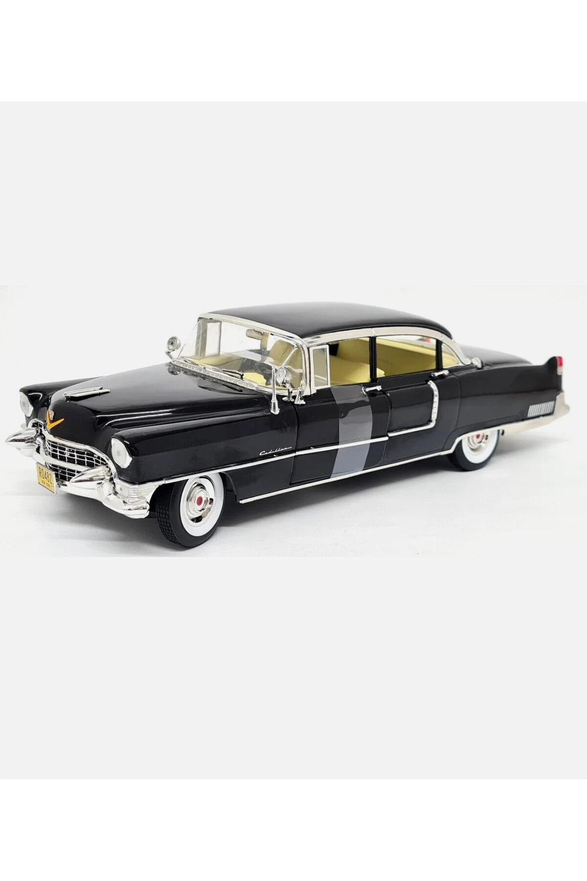 مدل خودرو 1:18 THE GODFATHER – 1955 CADILLAC FLEETWOOD 60 LIMITED EDITION SYNOVERSE INNOVATION هدیه کتاب اورجینال Greenlight Collectibles