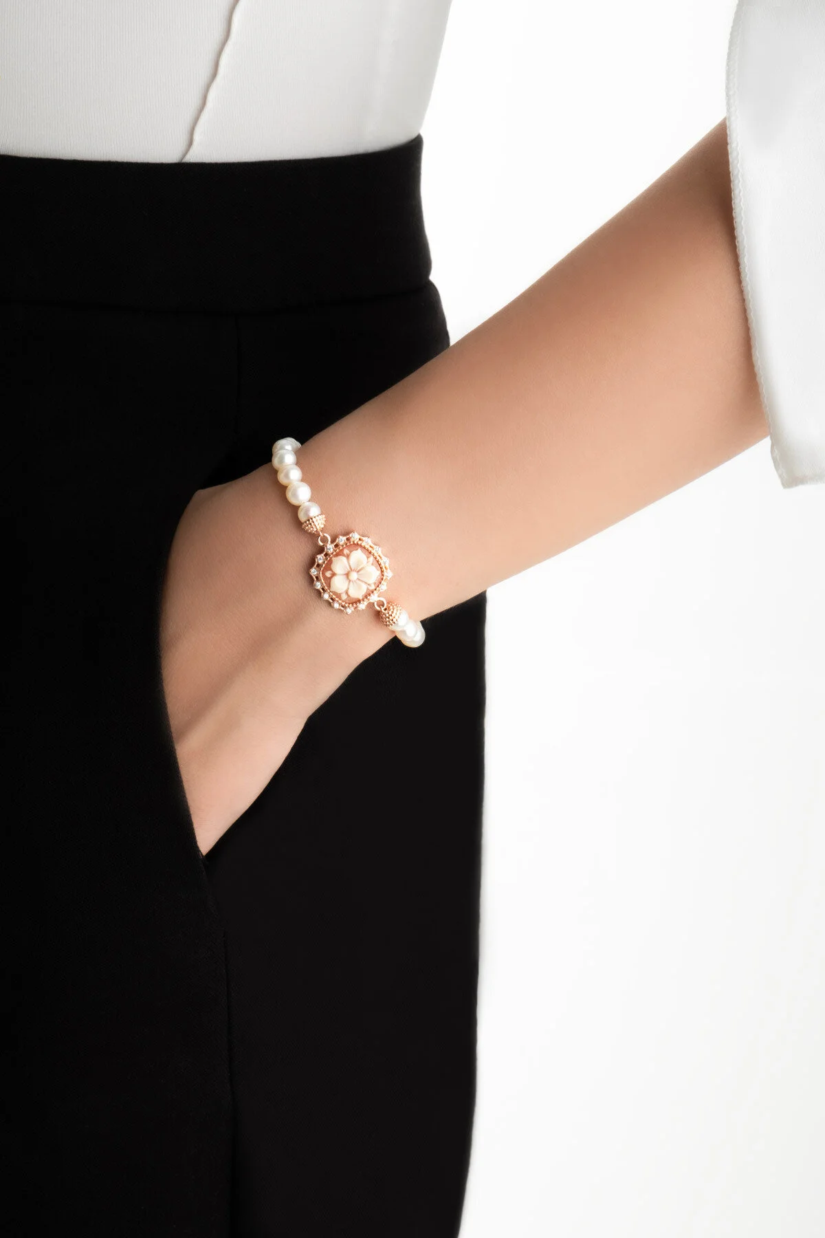 دستبند نقره ای 20 سانتی متری با روکش طلای 18 عیار CAMEO ITALIANO So Chic