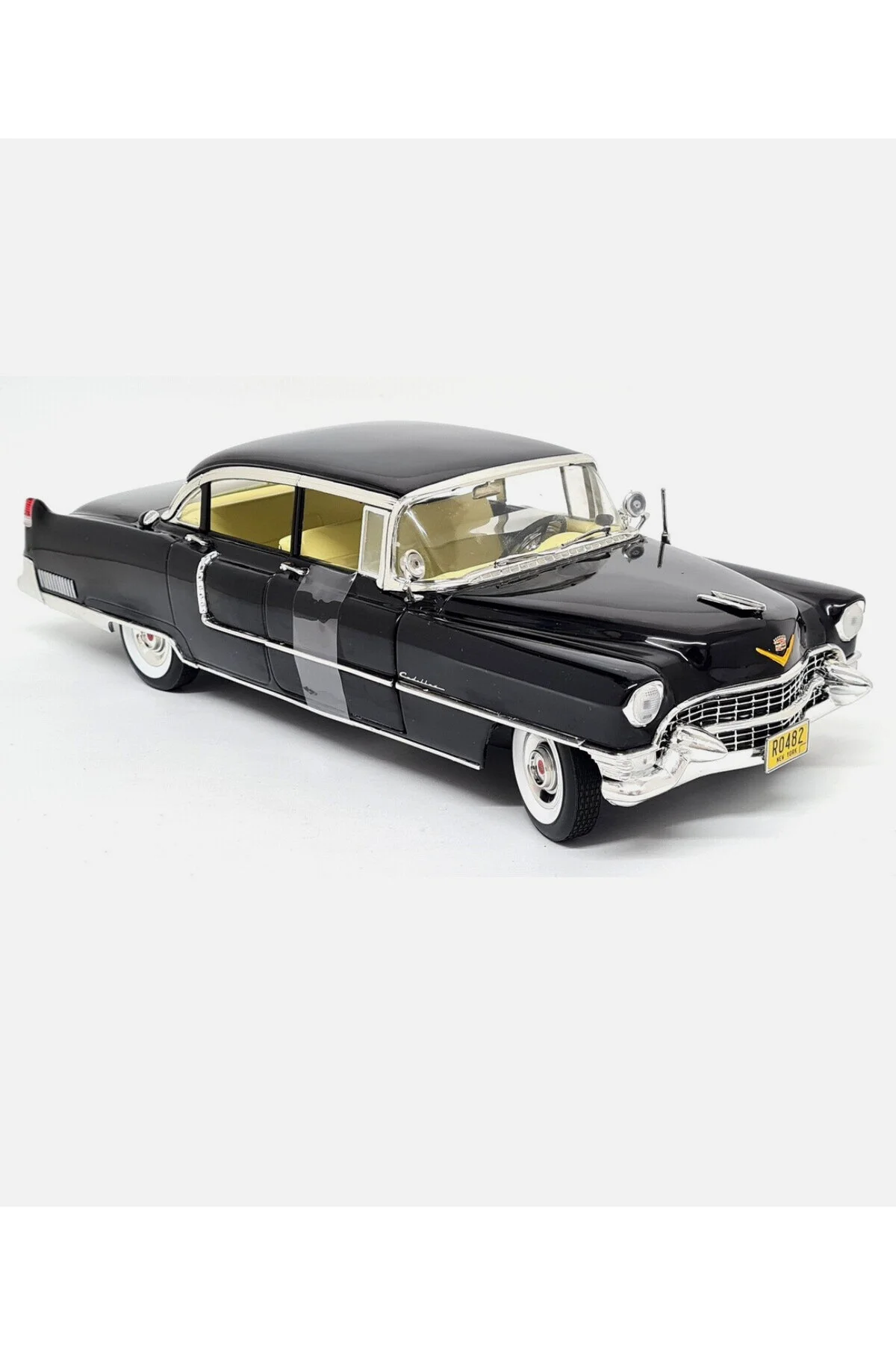 مدل خودرو 1:18 THE GODFATHER – 1955 CADILLAC FLEETWOOD 60 LIMITED EDITION SYNOVERSE INNOVATION هدیه کتاب اورجینال Greenlight Collectibles