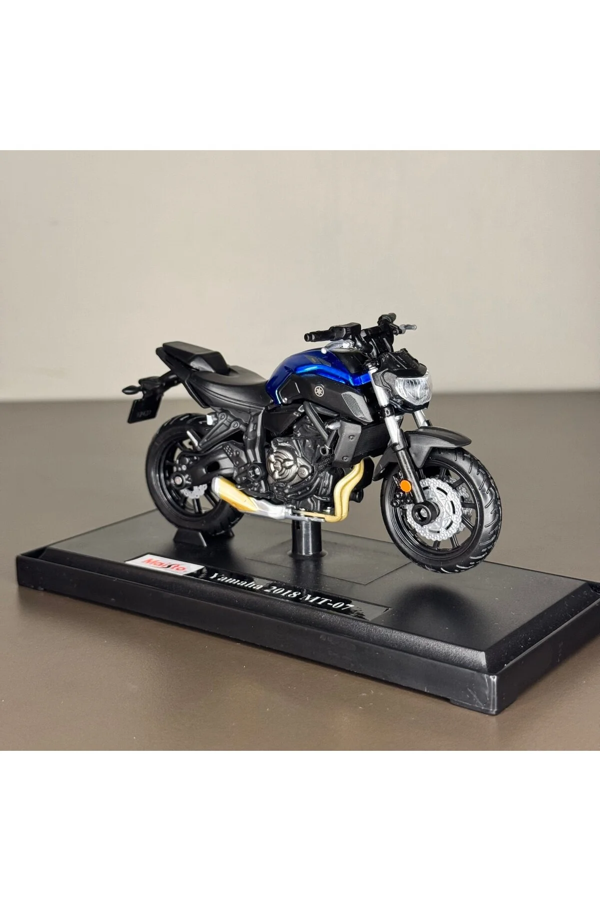 مدل خودرو 1:18 مقیاس 2018 یاماها MT07 موتور سیکلت مجموعه پلاستیکی DIECAST اسباب بازی هدیه سرگرمی اورجینال GM Auto Store