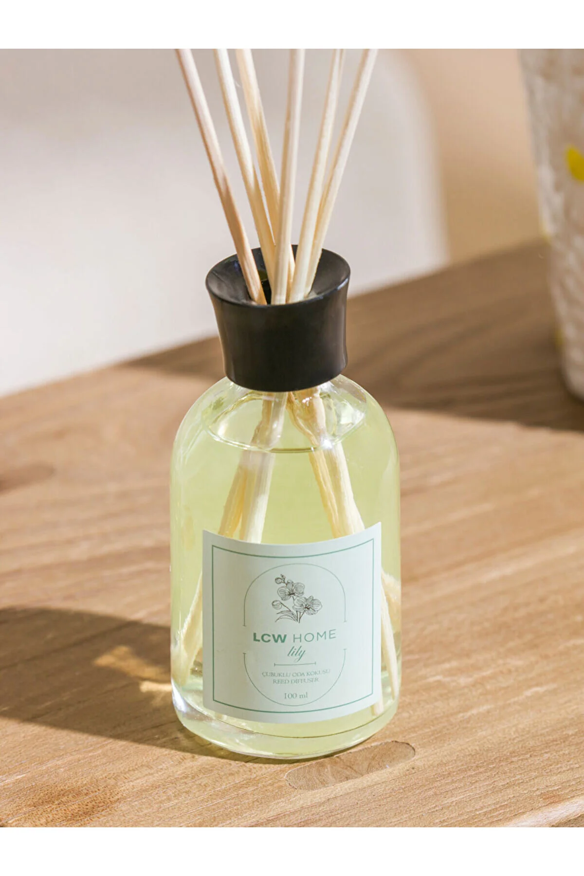 خوشبوکننده اتاق ترجیحات شیک از ESVAB GIYIM | عطر و بوی معطر گل لیلیوم 100 میلی لیتر LC Waikiki