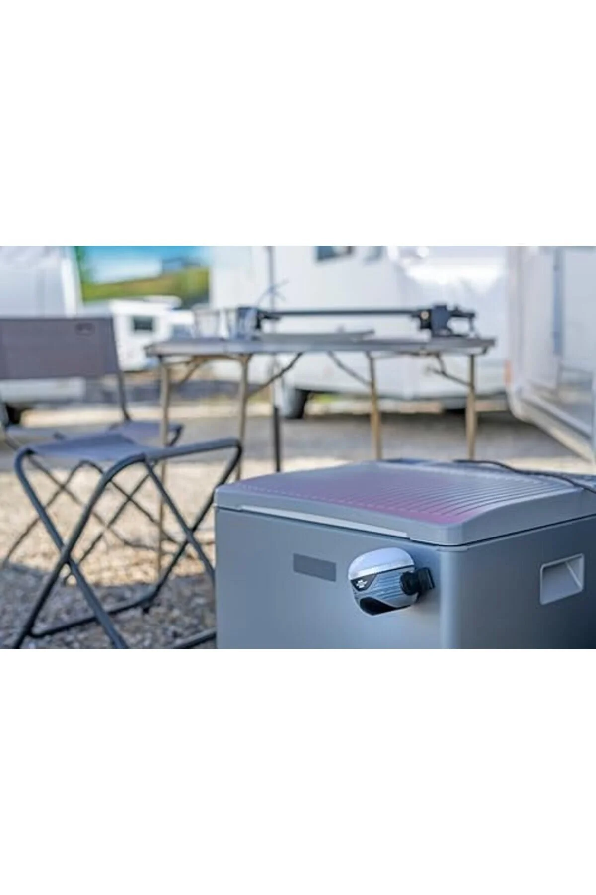 چراغ قوه آهنربای بلوتوث PRSTORE و لامپ اردوگاه 350 لیتر در فضای باز سهام POWERBANK 1063348 آویزان شده است STOREMAX