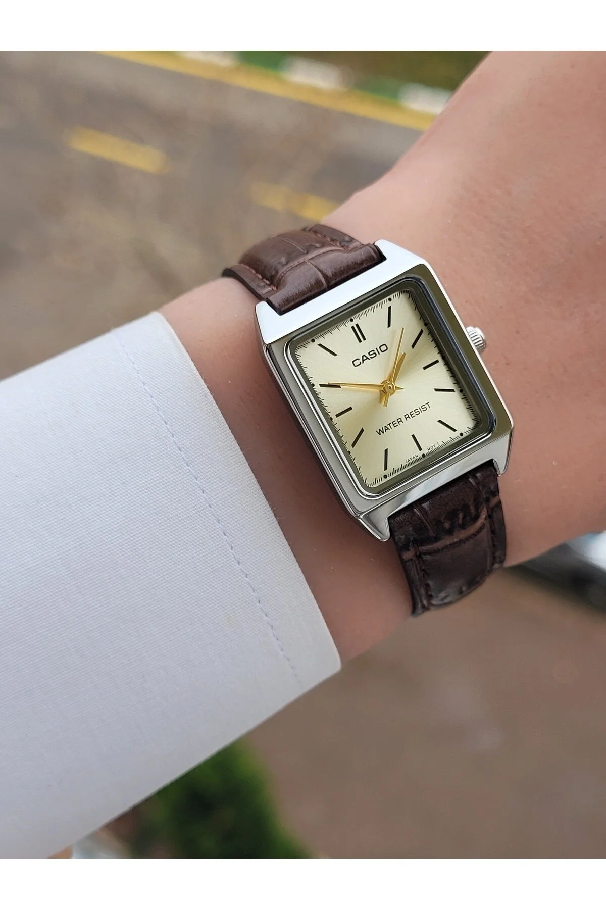 ساعت مچی بند چرمی قهوه ای با شماره مربع نام تجاری Casio