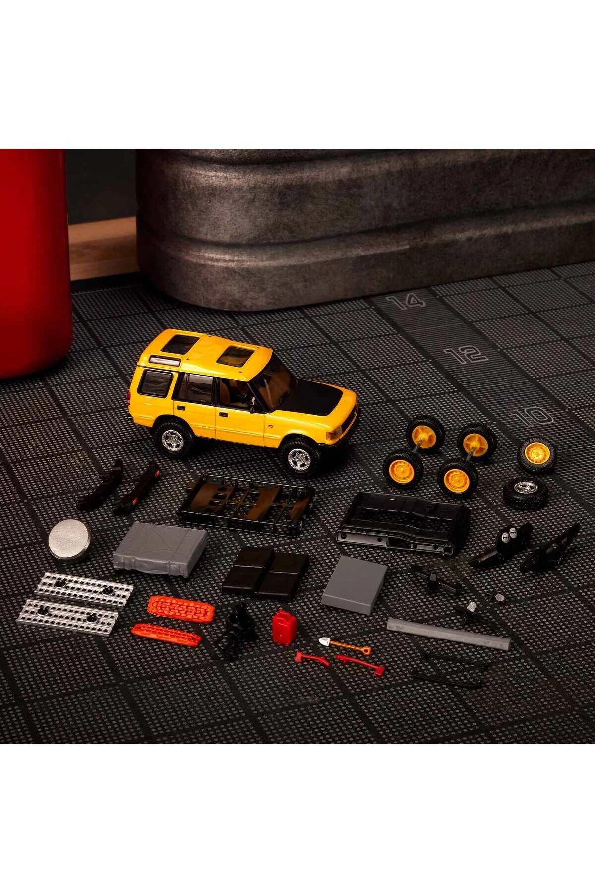 ماشین اسباب بازی 94 کشف لندرور هات ویلز HOT WHEELS