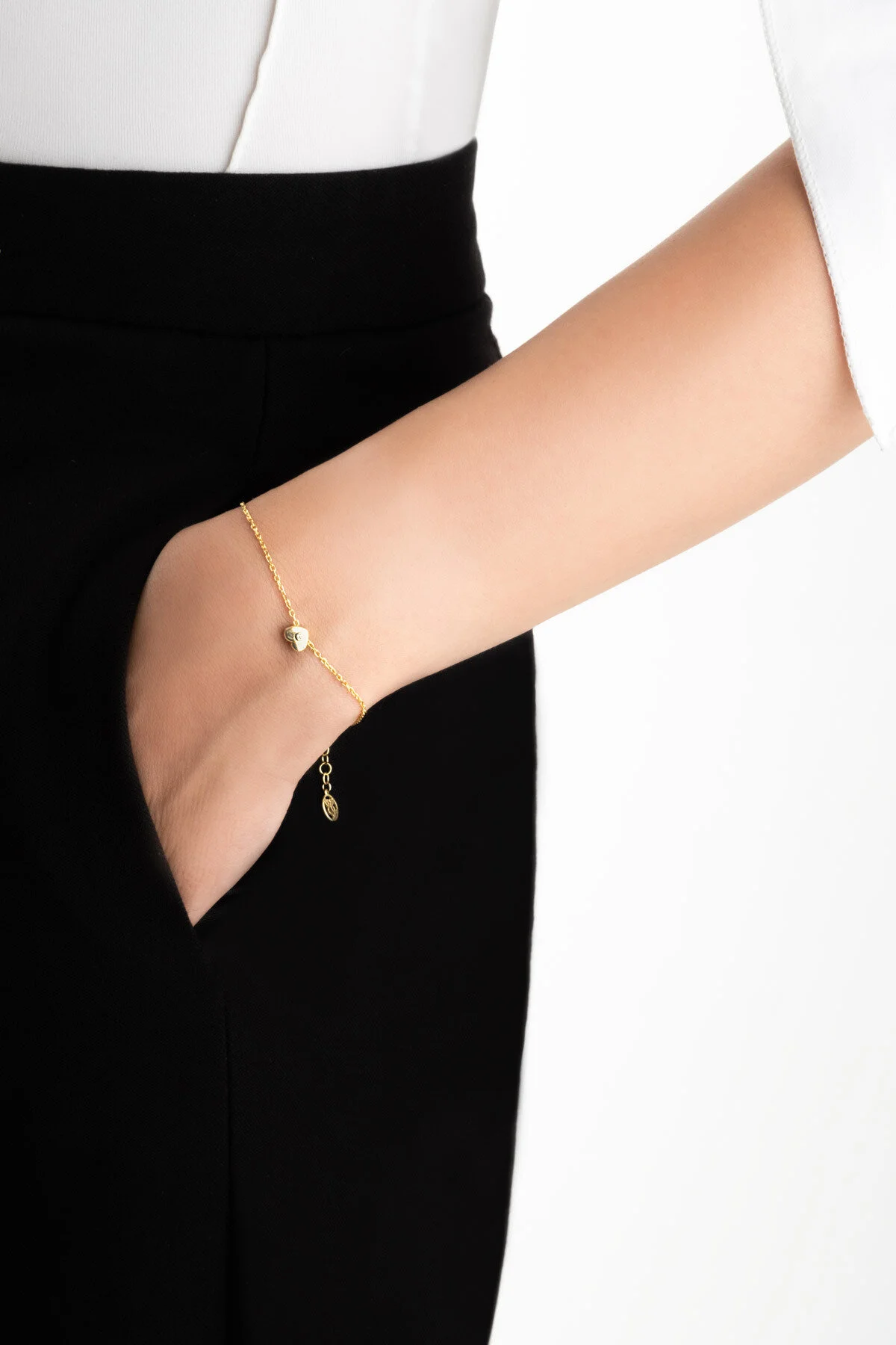 دستبند نقره ای 19 سانتی متری با روکش طلای زرد 18 عیار لیتل لاو So Chic
