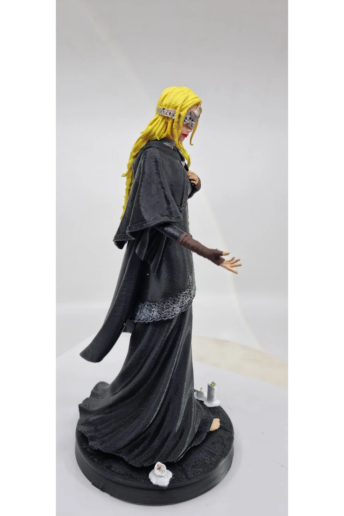فیگور FIRE KEEPER DARK SAUL 3 شکل 24 سانتی متر Elden Ring