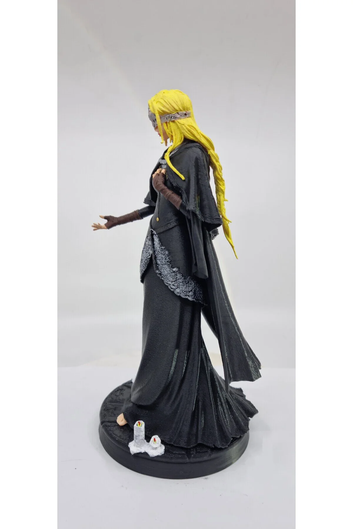 فیگور FIRE KEEPER DARK SAUL 3 شکل 24 سانتی متر Elden Ring