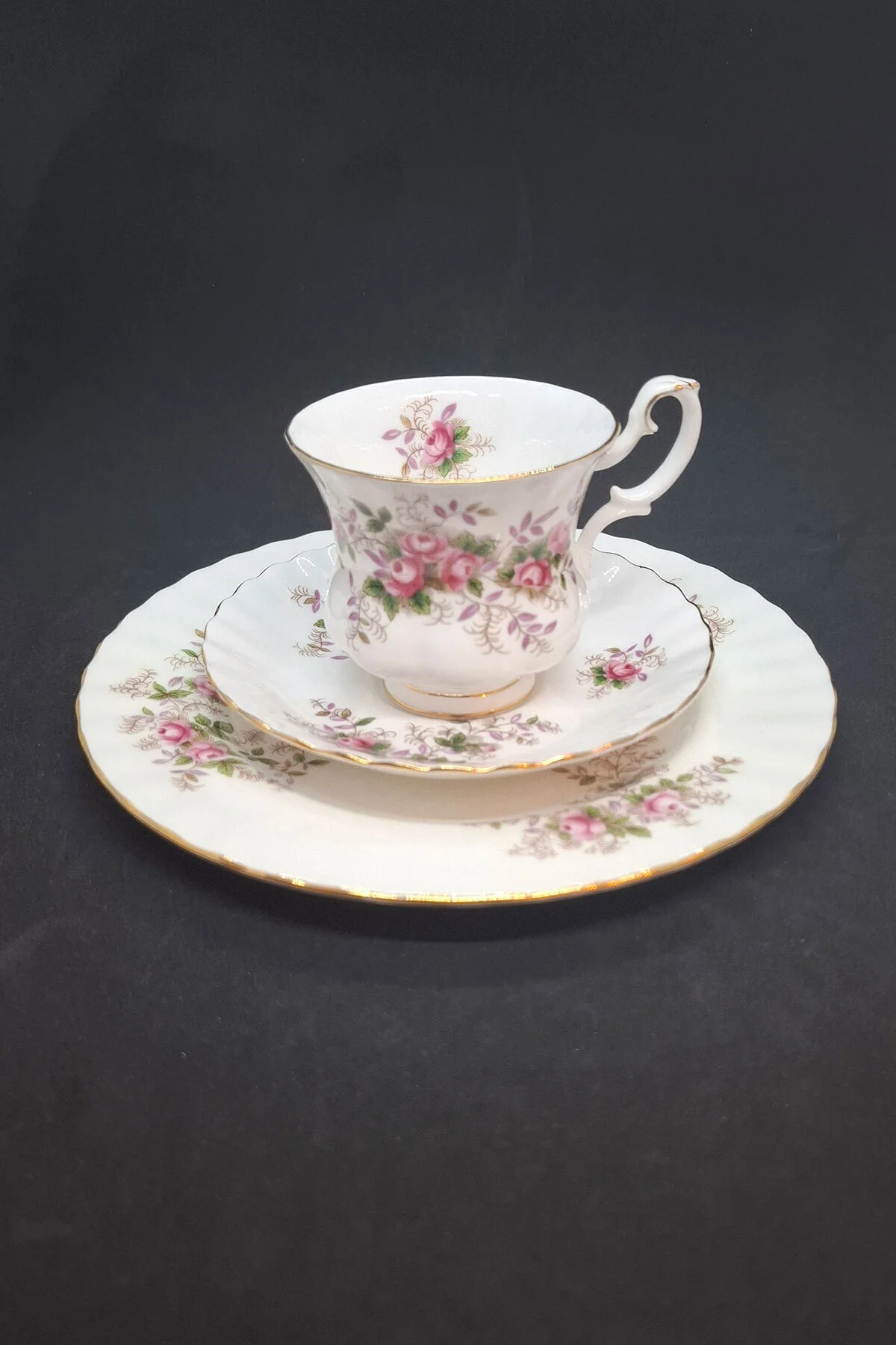 فنجان قهوه پسر عتیقه اسطوخودوس گل رز 3 قطعه 120 میلی لیتر Royal Albert