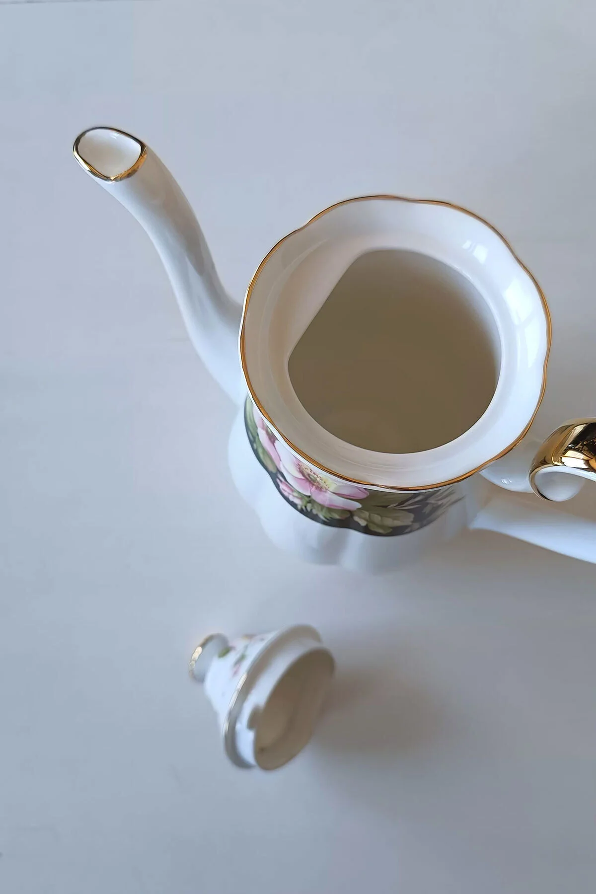 قوری قهوه پرسلن عتیقه با آلبرتا گل رز نقوش سیاه و سفید 1.5 لیتر Royal Albert