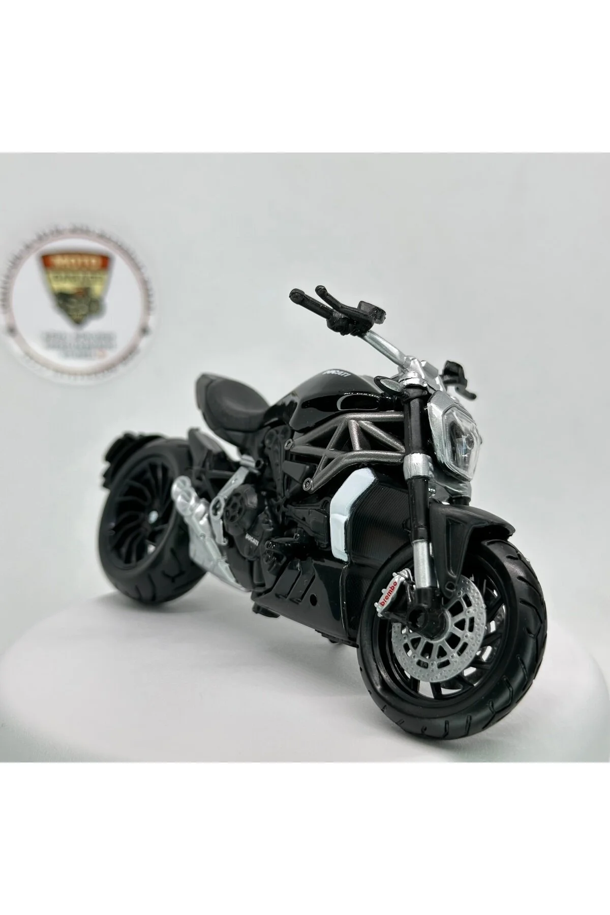 مدل خودرو موتورسیکلت DUCATI XDIAVEL 1:18 DIECAST METAL MODEL – دارای مجوز MAISTO اورجینال BBURAGO