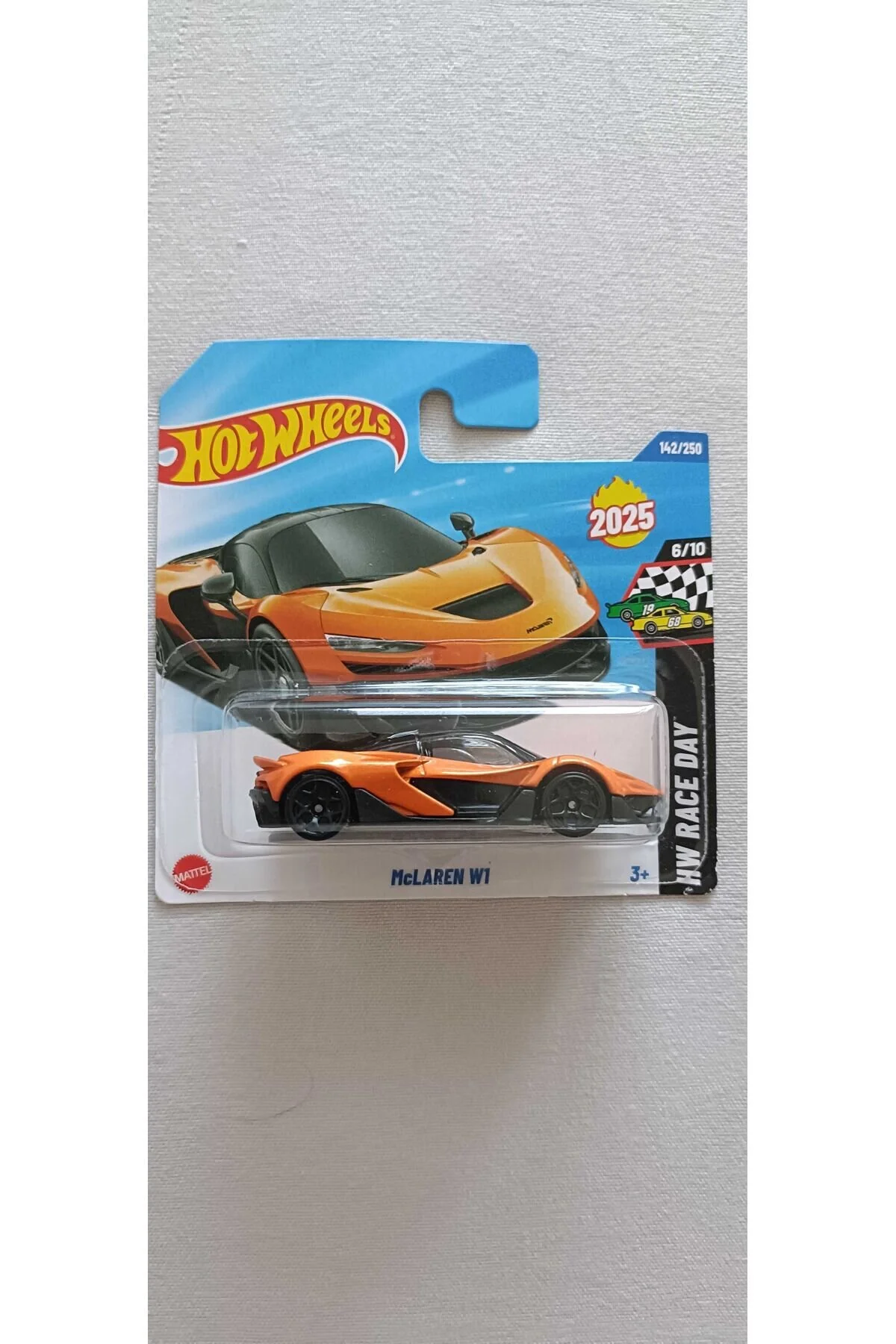 ماشین اسباب بازی MCLAREN W1 HW RACE DAY 6 10 HYW41 HOT WHEELS