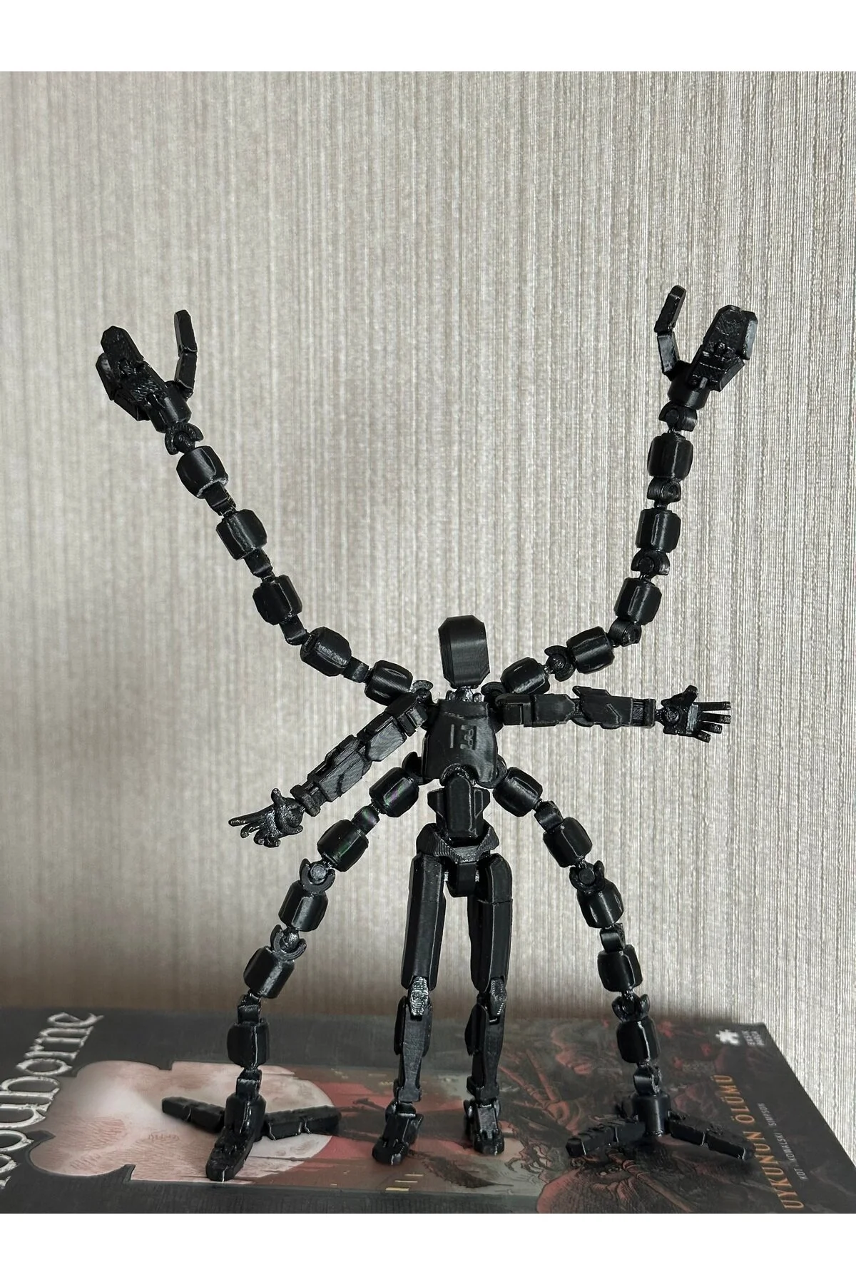 فیگور ربات اکشن LUCKY 13 TOY 13CM مشکی با ست اتصال بازوی مکانیکی از ترکیه moifugyia