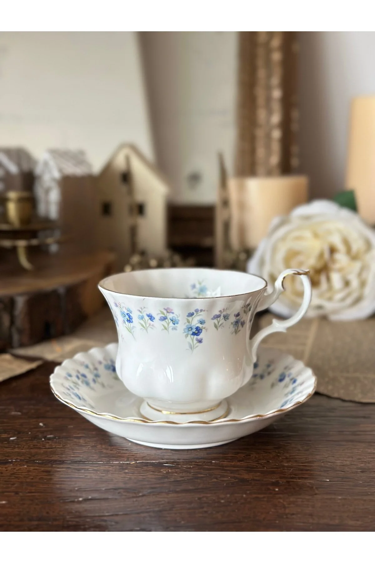 فنجان چای سریال عتیقه فروشی سلطنتی آلبرت MEMORT LANE حداقل چینی گل آبی دو برابر Royal Albert