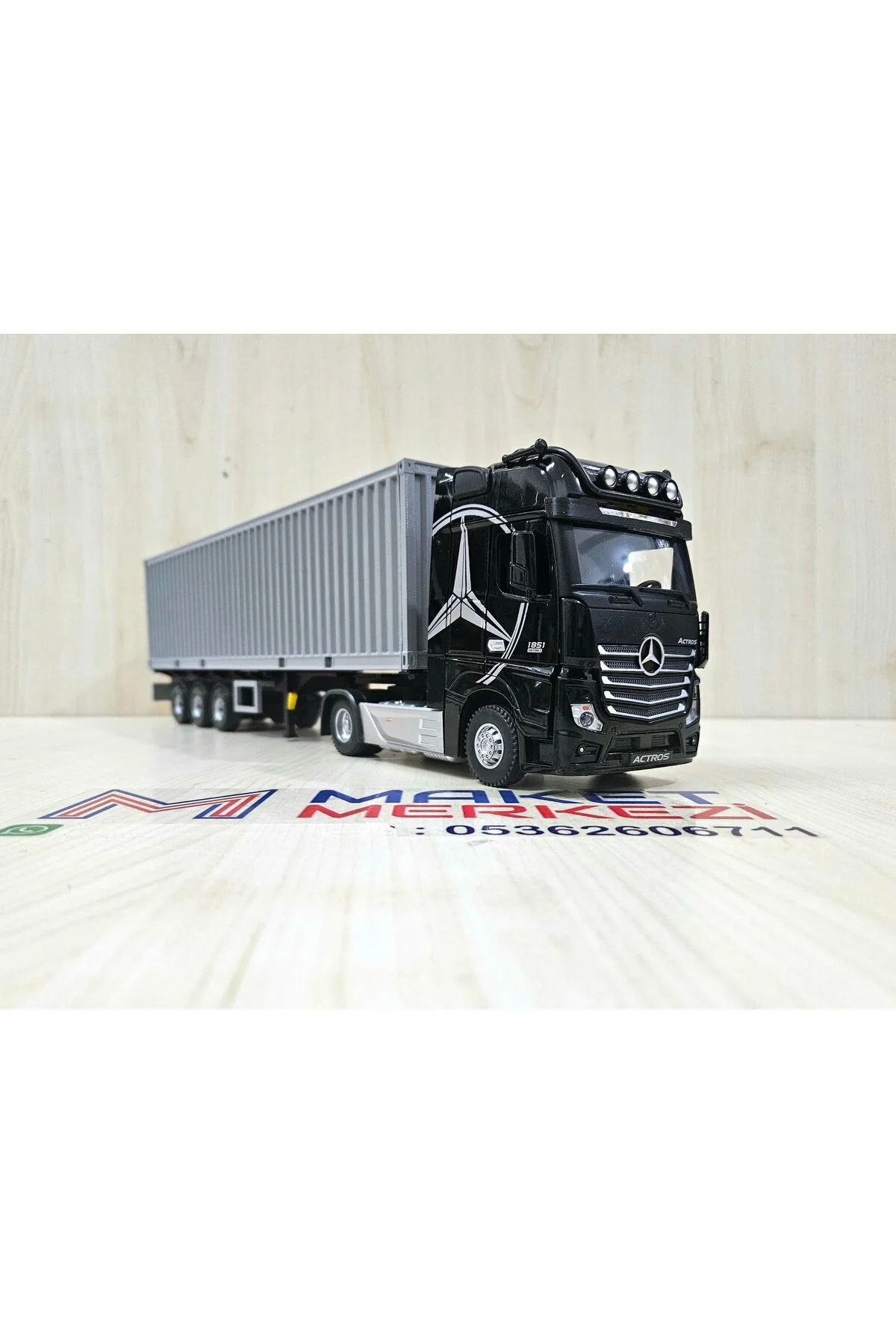 مدل خودرو نیم متر طول 1 36 MERCEDES ACTROS CONTAINER TRUCK MODEL نام نوشته شده مشکی اورجینال Maket