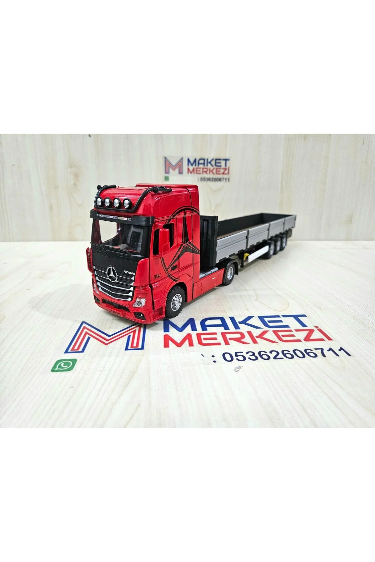 مدل خودرو نیم متر طول 1 36 MERCEDES ACTROS RIFLE تریلر نام نوشته شده قرمز اورجینال Maket