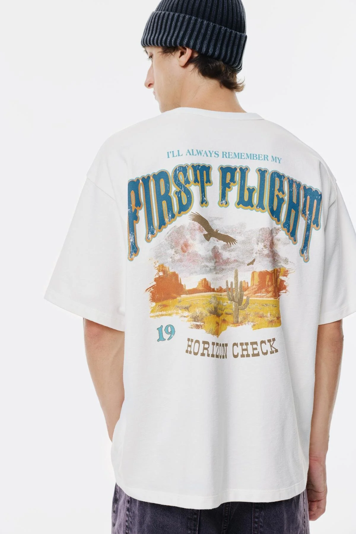 تی شرت با گرافیک کویری Pull & Bear