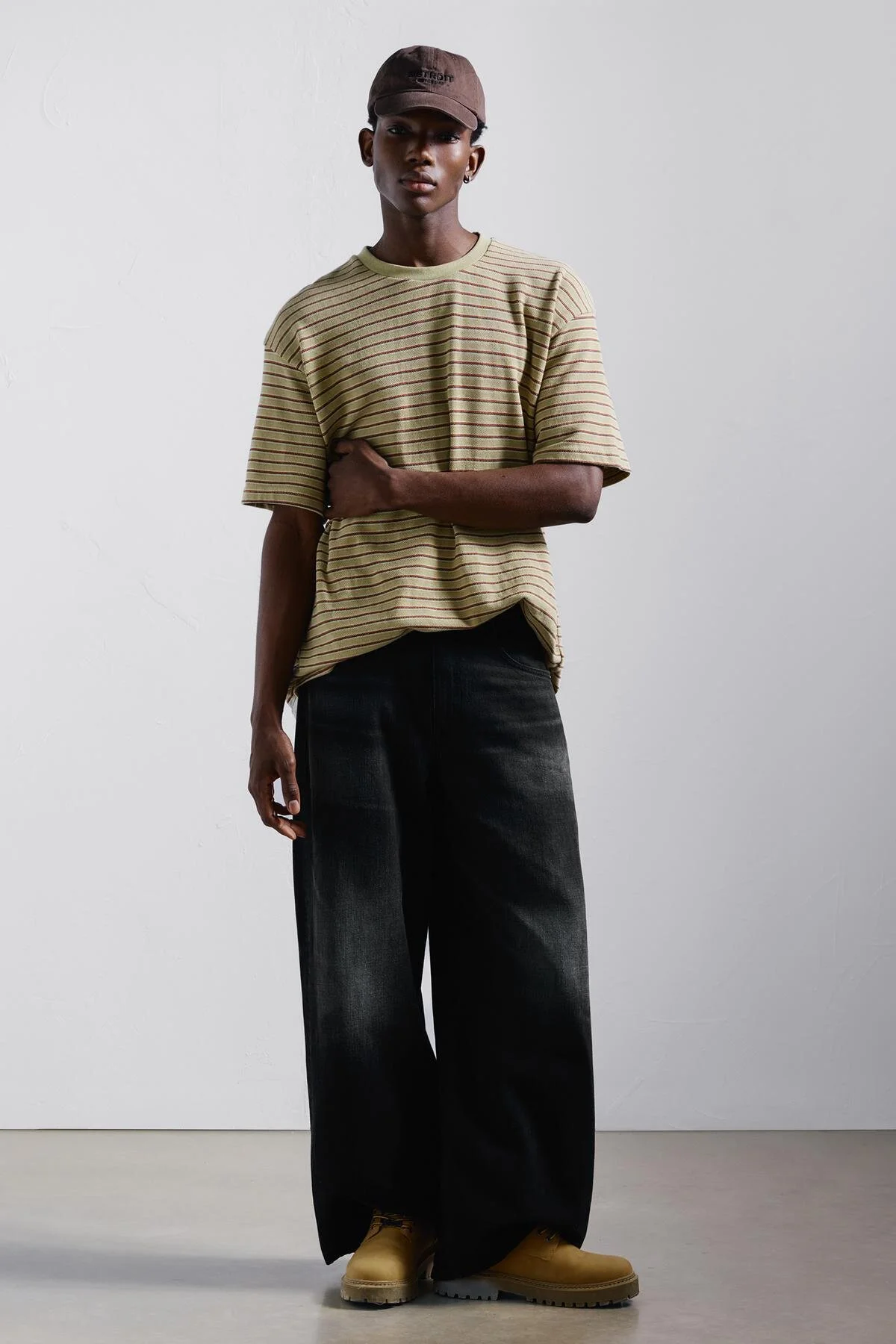 شلوار جین برش گسترده و مسطح Pull & Bear