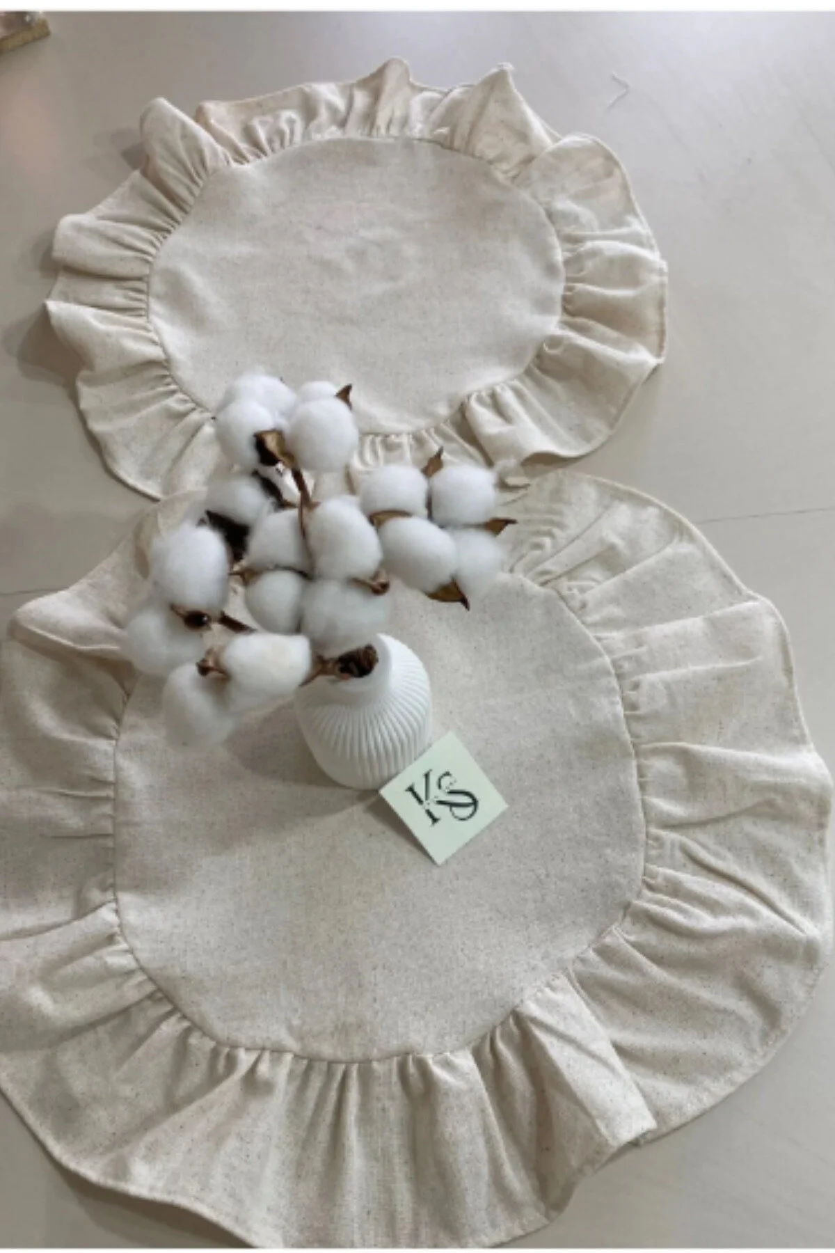 رانر و زیر بشقابی لباسهای کتانی SUPLA RUFFLE AMERICAN ROUND 40X40 میز قهوه 4 قطعه Kayasoft