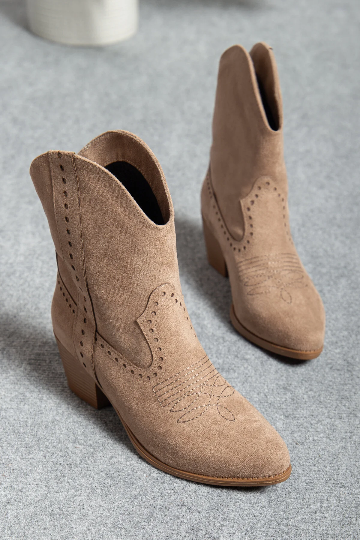 چکمه و بوت زنانه پاشنه کوتاه دوزی شده با جیر وسترن Mc vay Shoes