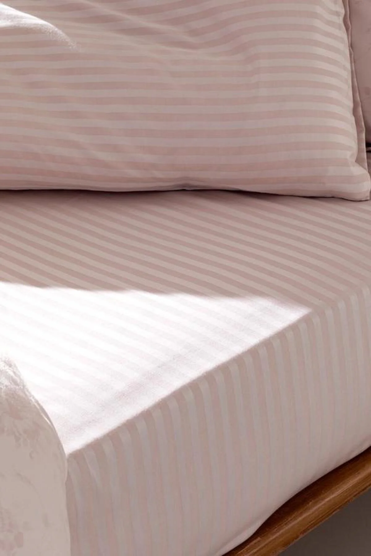 کاور لحاف دو نفره فصل جدید EZE KING YOU JACQUARD SATIN DUVET COVER پودر Madame Coco
