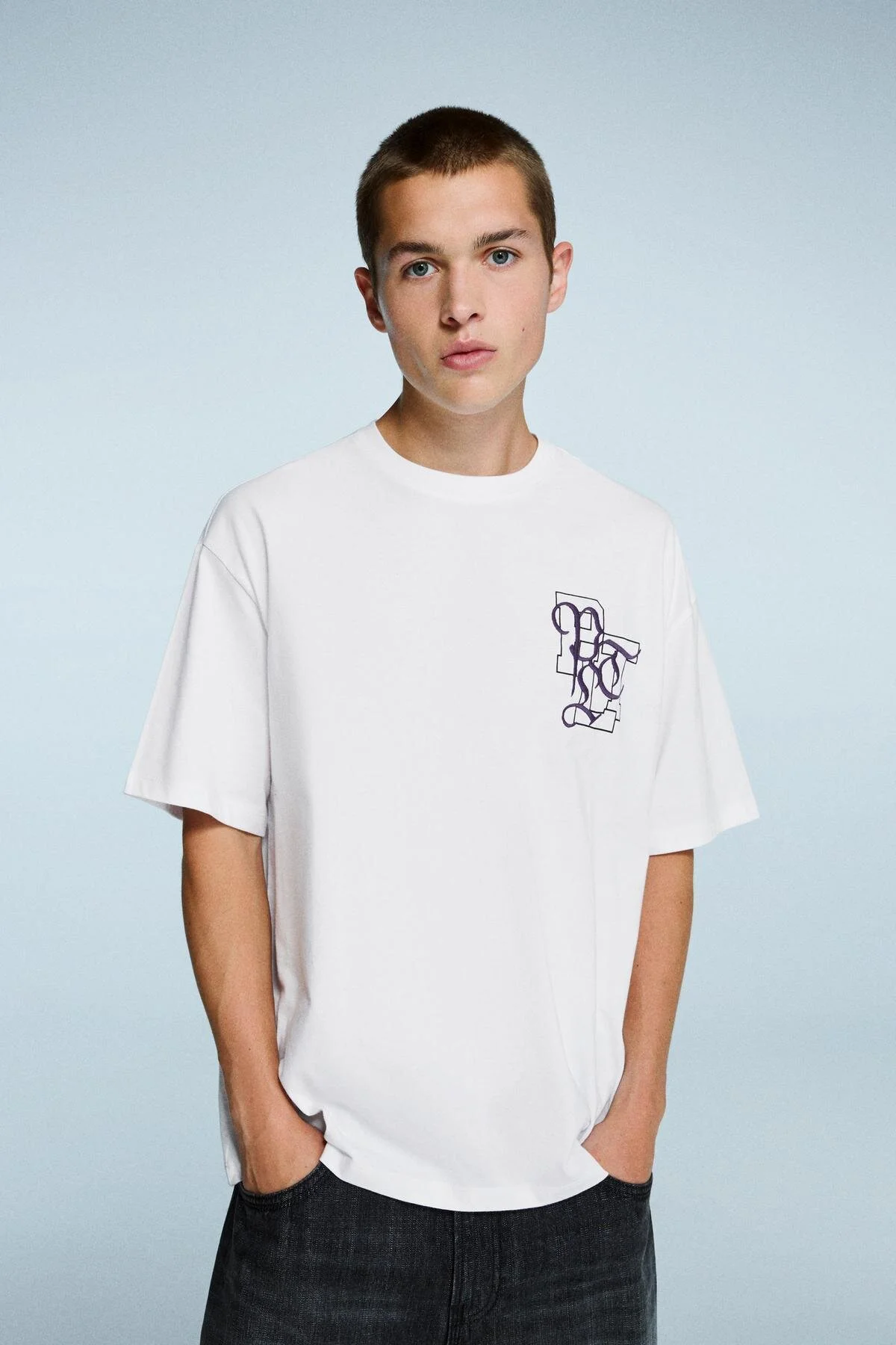 تی شرت T SHIRT با یک رنگ کوتاه Bershka