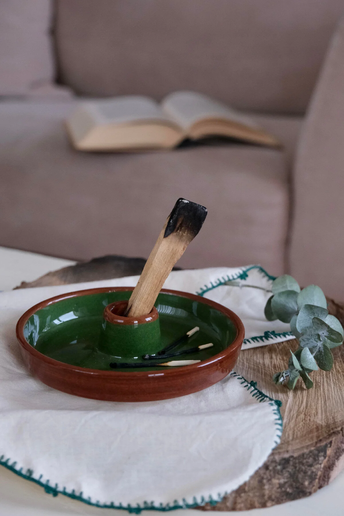 عود و اسانسسوز سبز دارنده قهوه ای پالو سانتو PETARYA