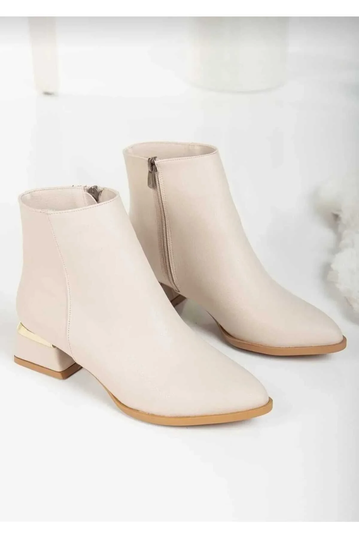 چکمه و بوت پوتین پوست زنانه پاشنه دار نوک تیز 4 سانتی متر Dubais Shoes