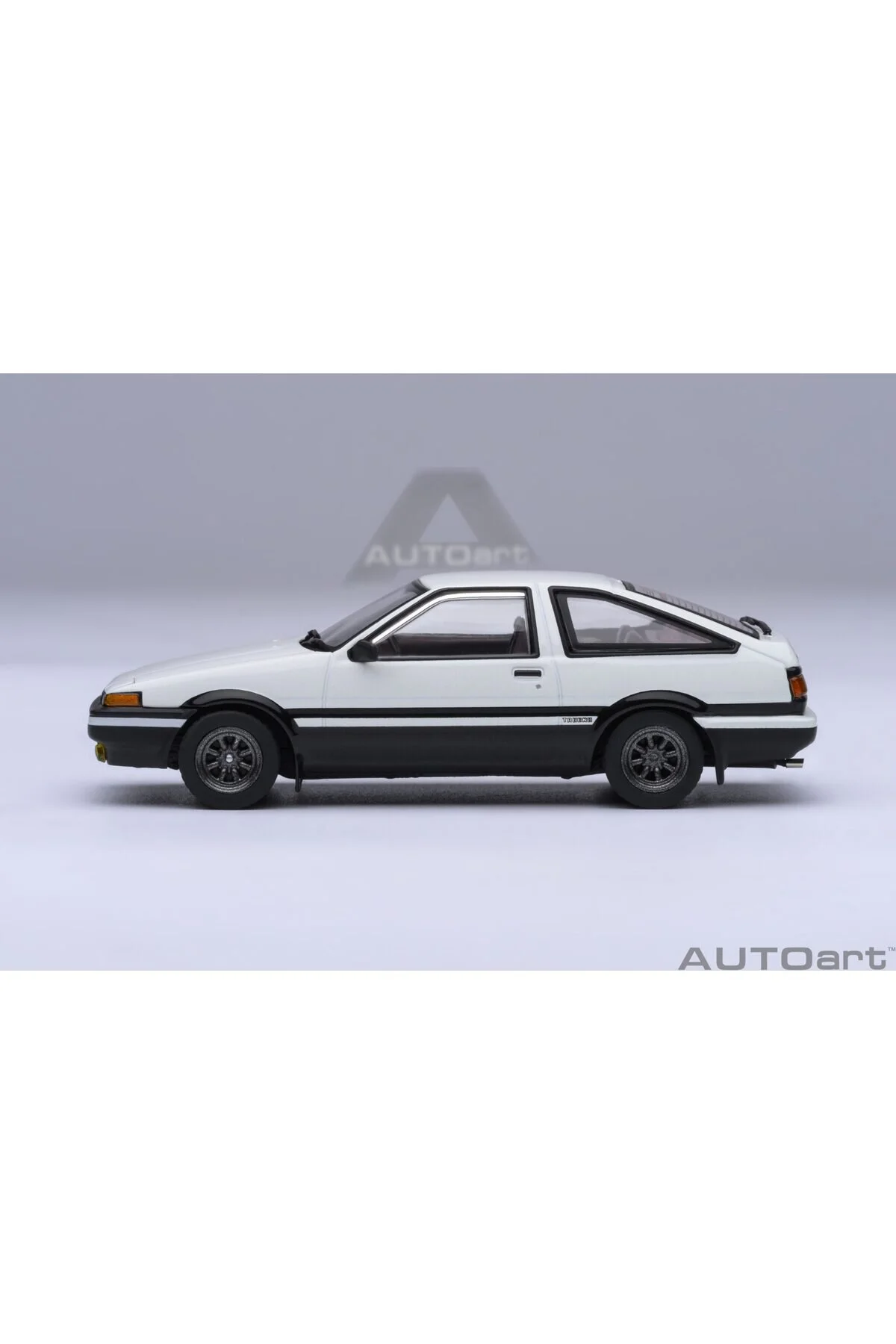 مدل خودرو 1:64 TOYOTA SPRINTER TRUENO AE86 “INITIAL D” TOFU PARTS 20031 | ماشین اورجینال autoart
