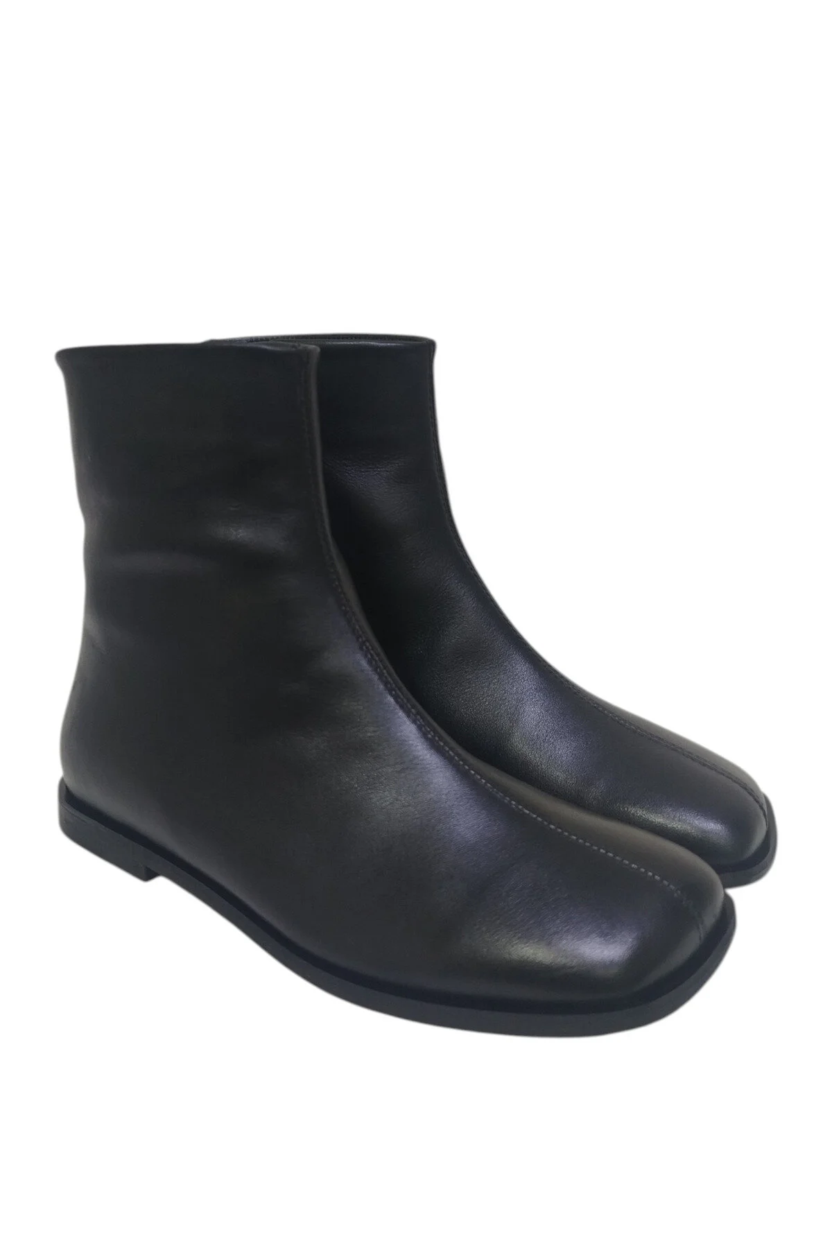 چکمه و بوت چکمه‌های زنانه چرم اصل مشکی زیپ‌دار با کف پنجه چهارگوش DAILY DRY DRY SHOES