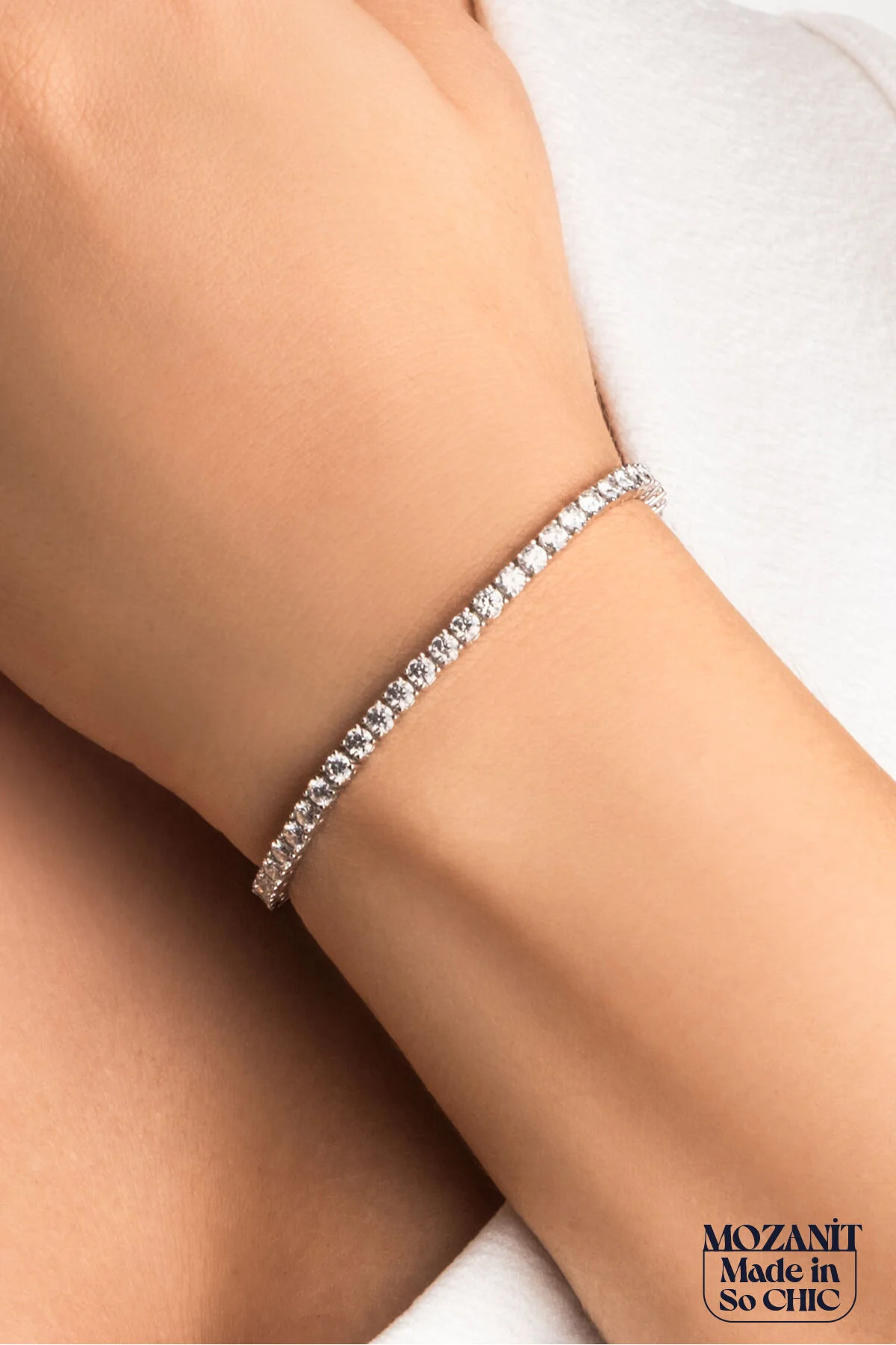 دستبند نقره ای 17 سانتی متری با روکش طلا سفید 18 عیار MOISSANITE So Chic