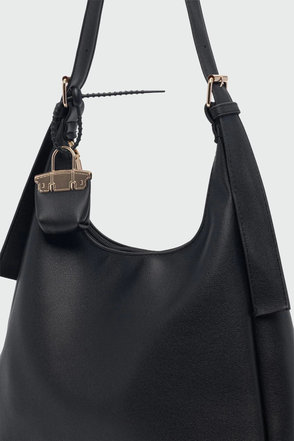 کیف شانه ای گاه به GUTS CHARM مشکی Shule Bags