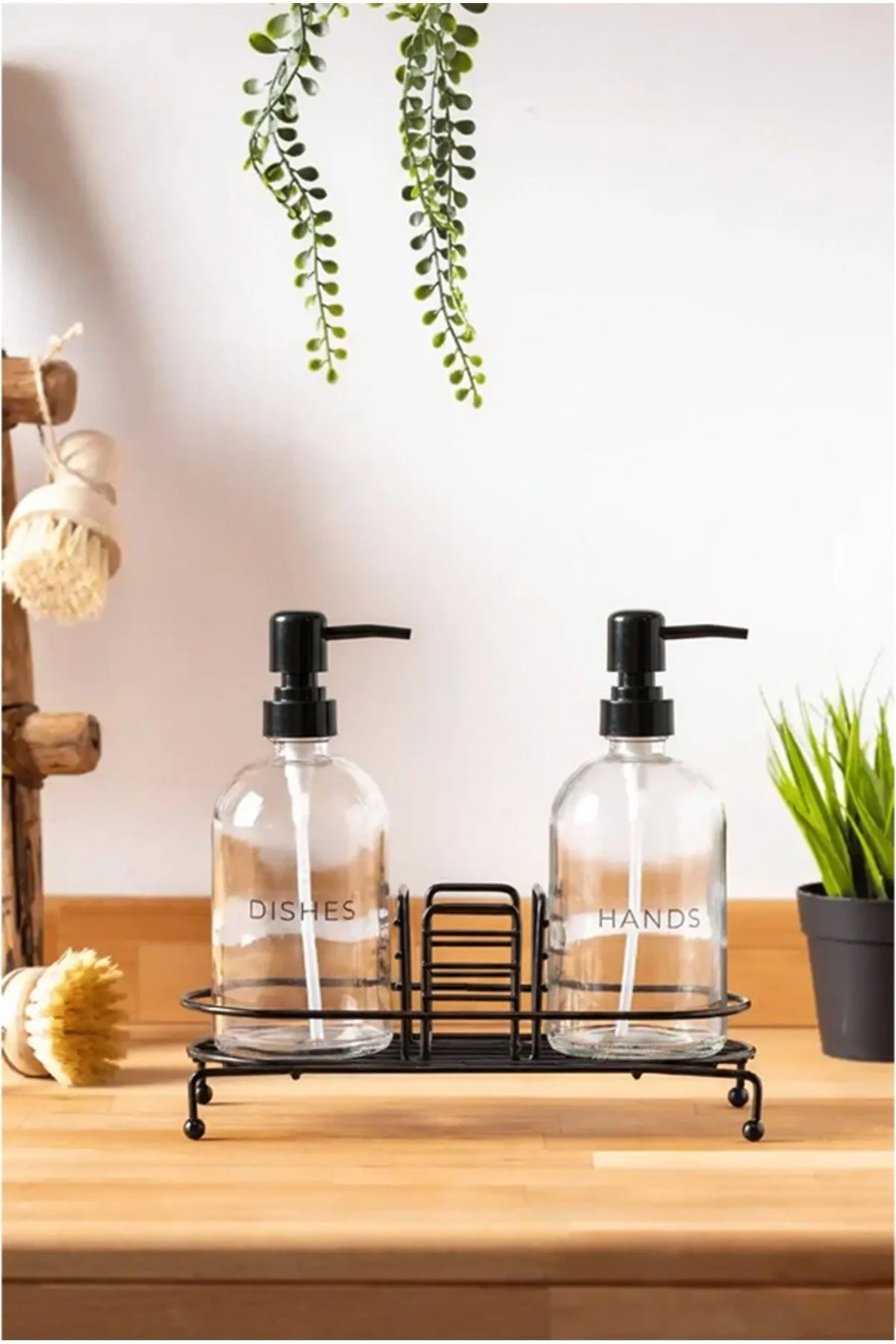 جاصابونی نوا با 2 صابون مایع سیاه ایستاده است FH finehome