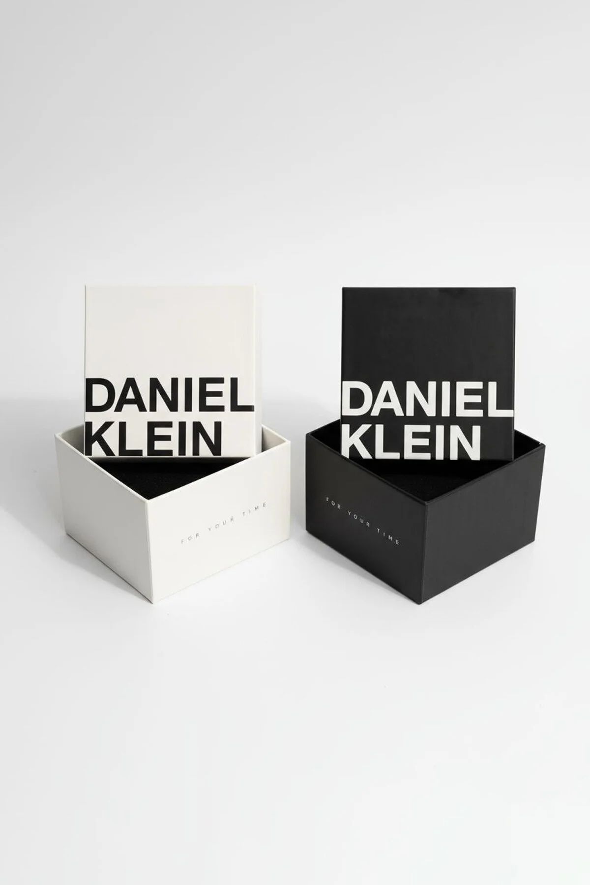 ساعت مچی زنانه قاب مستطیلی زرد بند چرمی سبز با دستبند سنگی هدیه Daniel Klein