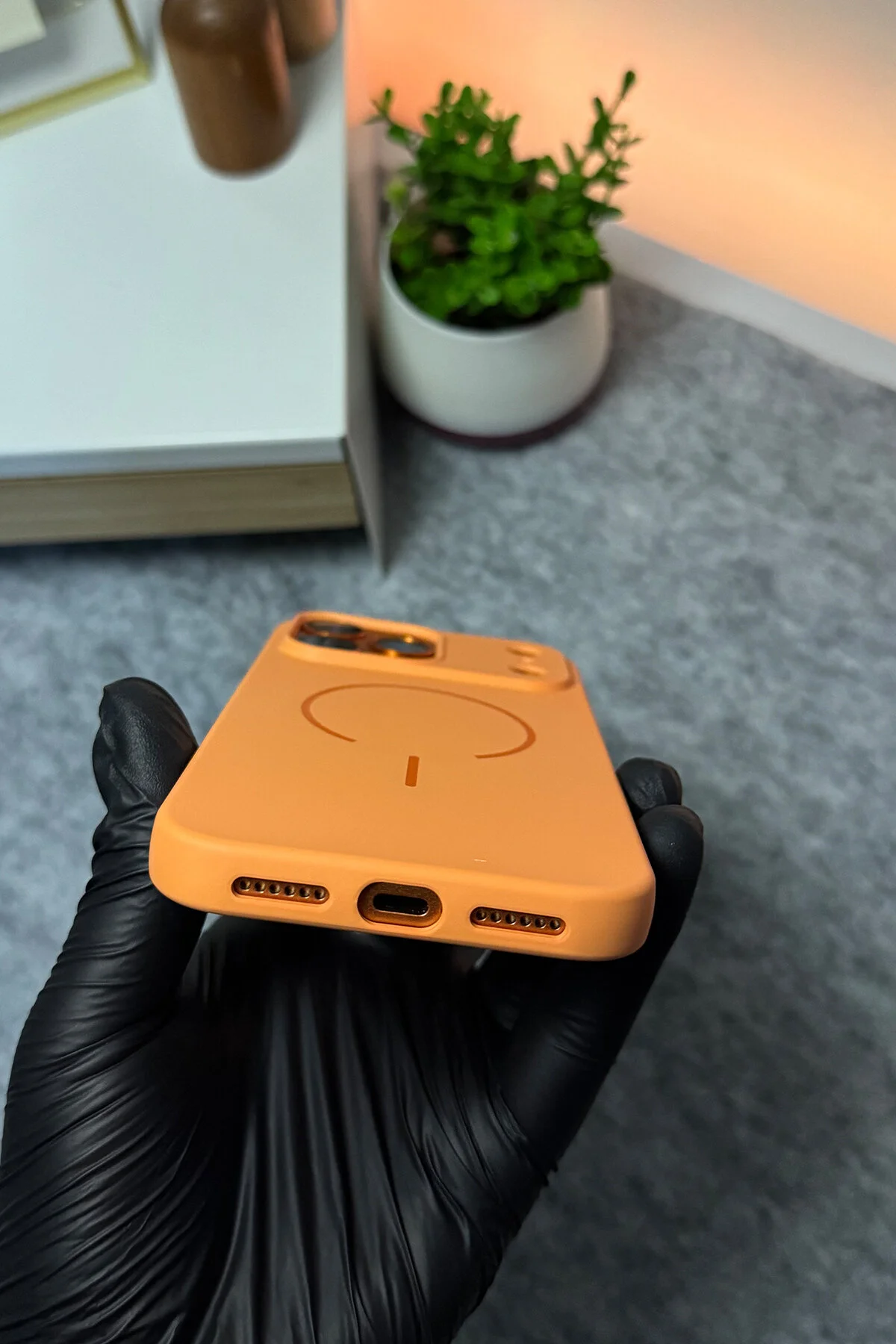کاور و قاب پوشش گوشی مخملی رنگارنگ بی‌سیم MAGSAFE برای IPHONE 17 PRO MAX سازگار WANNA PROTECT