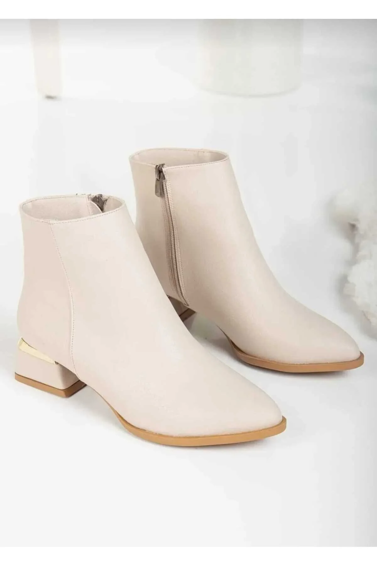 چکمه و بوت های زنانه راحت شیک پاشنه تخت 4 سانتی متری گالوانیزه بژ Dubais Shoes