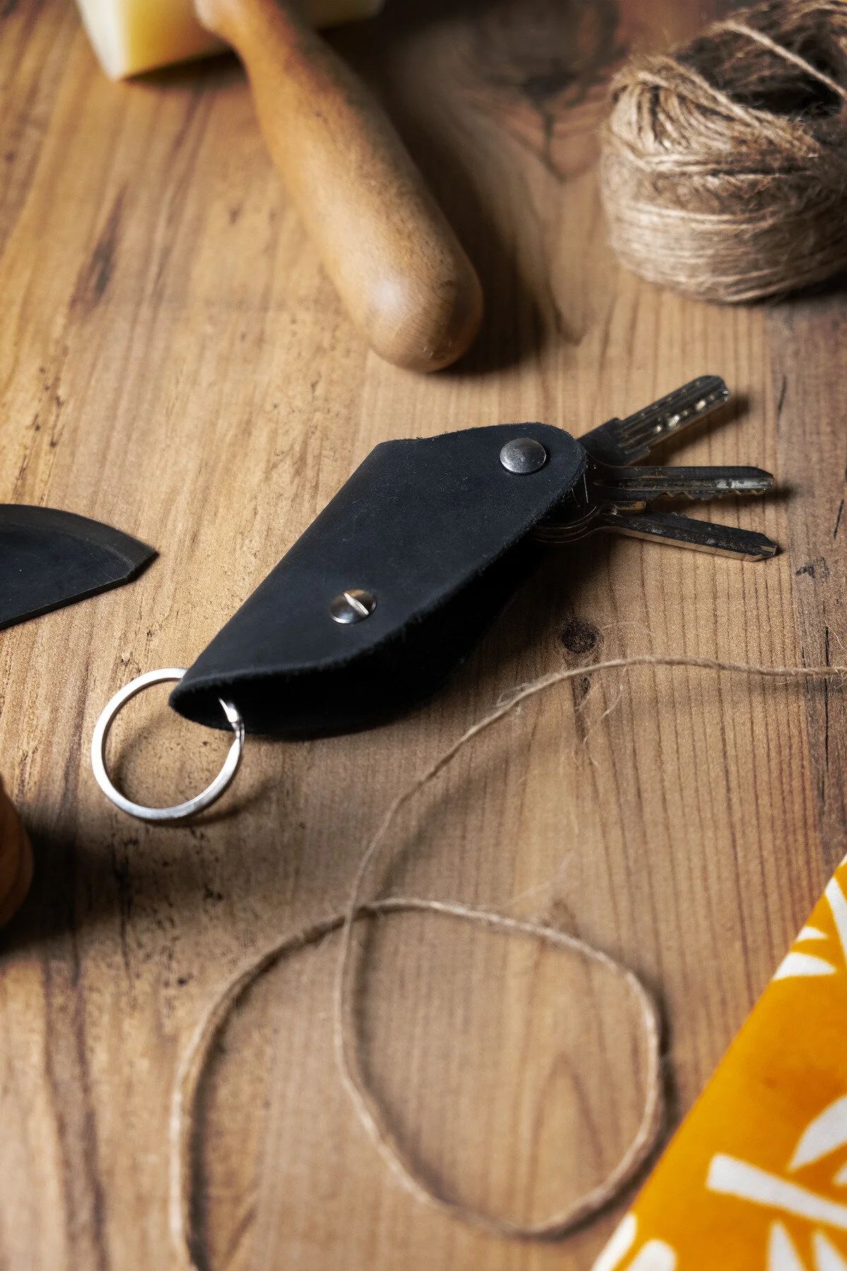 جلیقه کلید هدایای زنانه و مردانه با ظرفیت 4 تا 5 جاکلیدی چرم اصل Lethos Leather