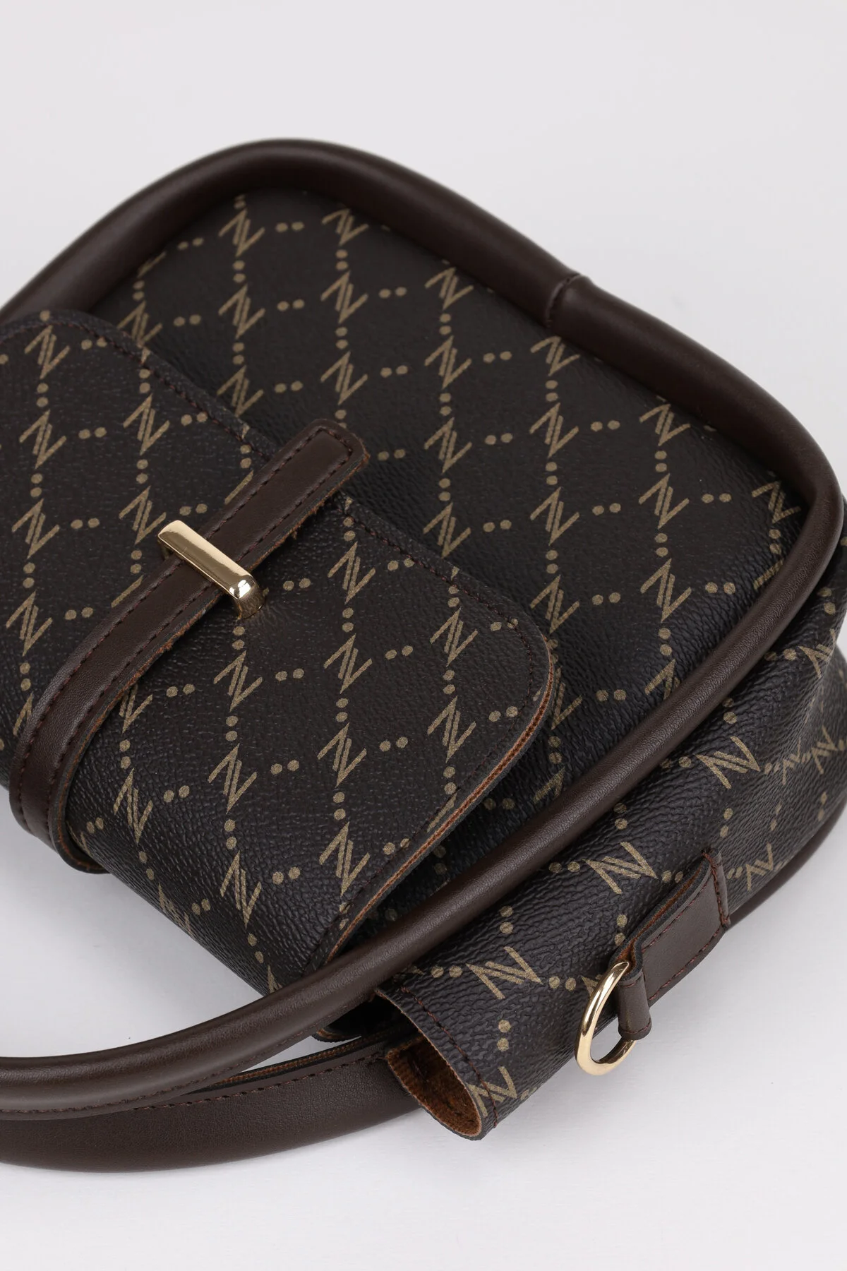 کیف شانه ای لوازم جانبی قهوه مونوگرام زنانه با بند قابل تنظیم مفصل و کراس بادی میا NOTHING