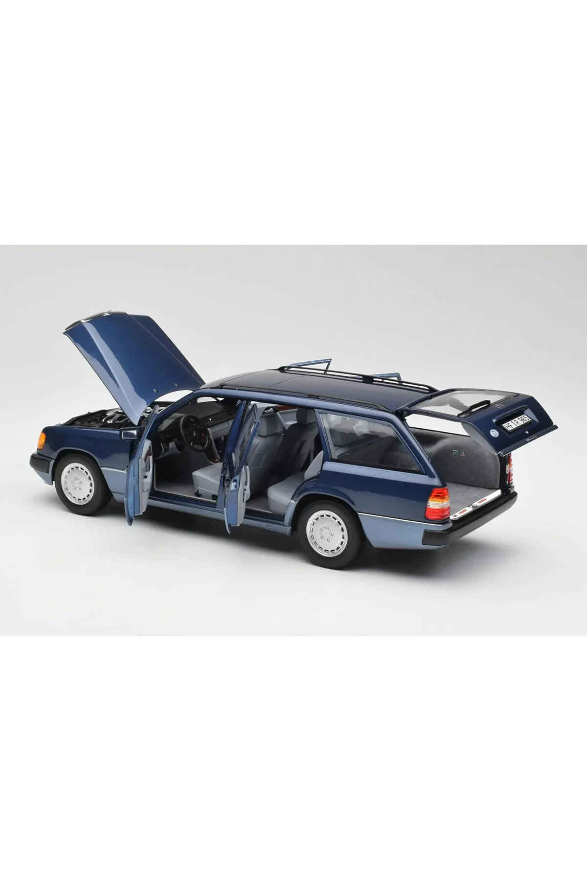 مدل خودرو 1:18 1990 مرسدس بنز E کلاس 300 TD W124 اورجینال Norev