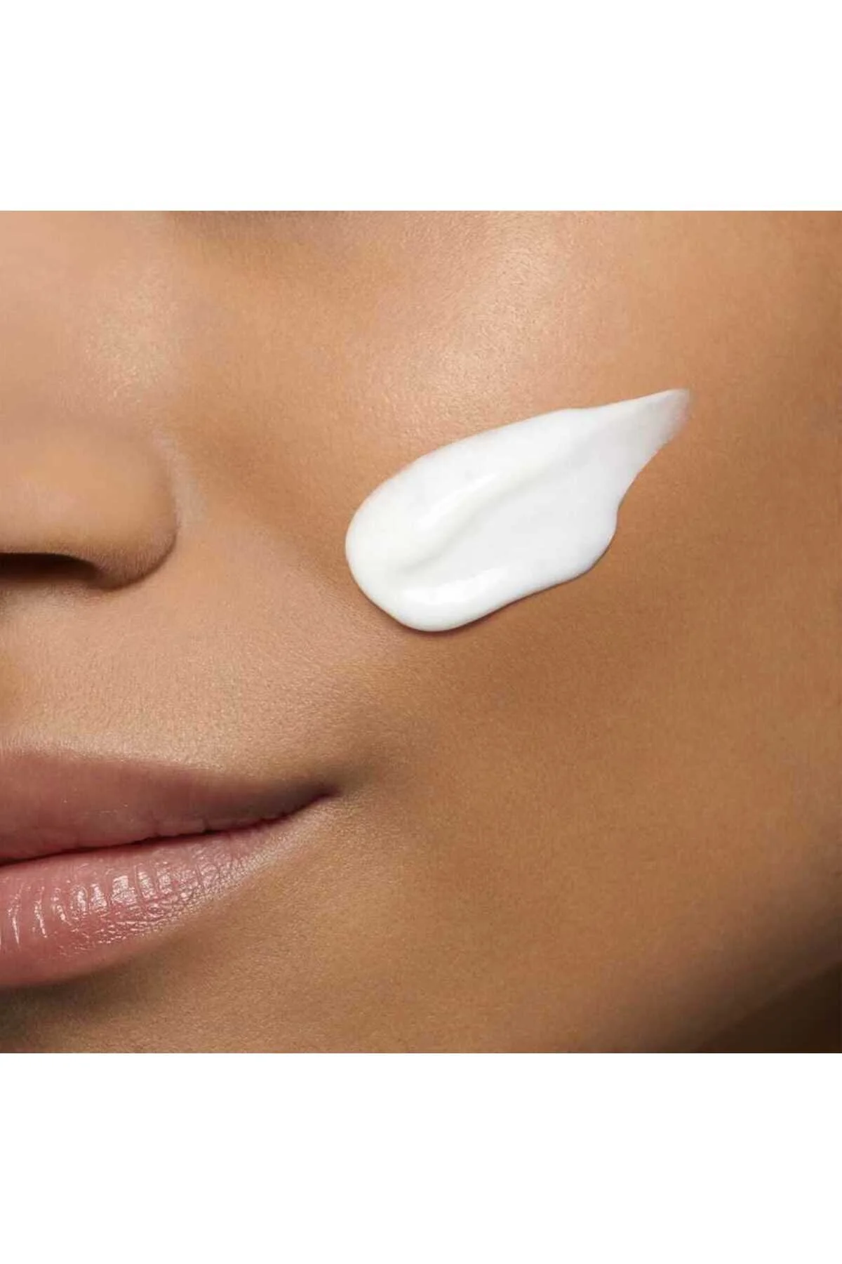 Clarins پاک‌کننده فومی با ویژگی‌های ضدخشکی