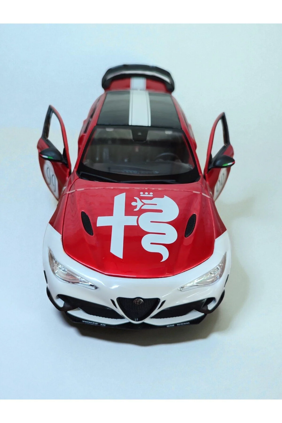 مدل خودرو ماشین کلکسیونی ALFA ROMEO GIULIA GTA 99 1:18 SCALE DIE CAST قرمز گلدوزی شده فلزی اورجینال Burago