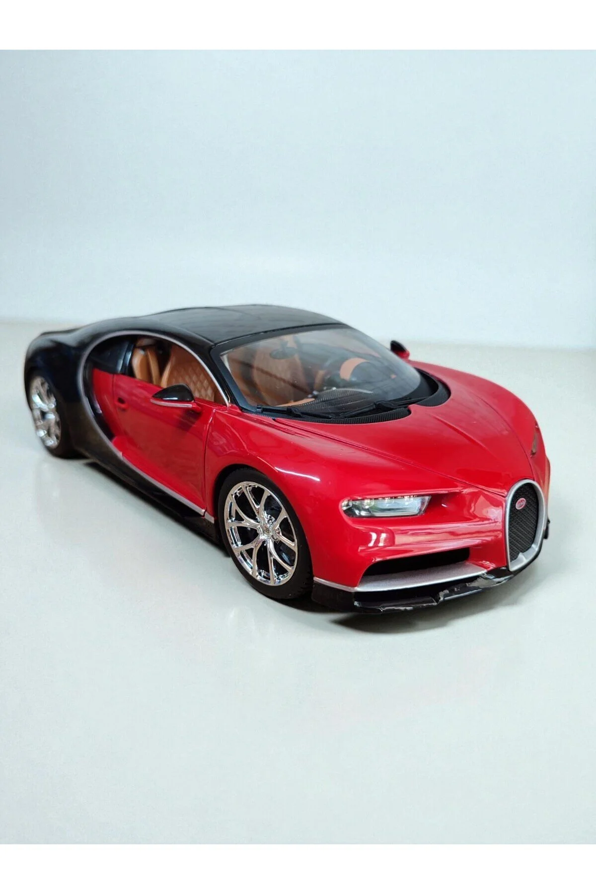 مدل خودرو ماشین کلکسیونی BUGATTI CHIRON 1:18 SCALE قرمز مشکی فلزی اصلی اورجینال Burago
