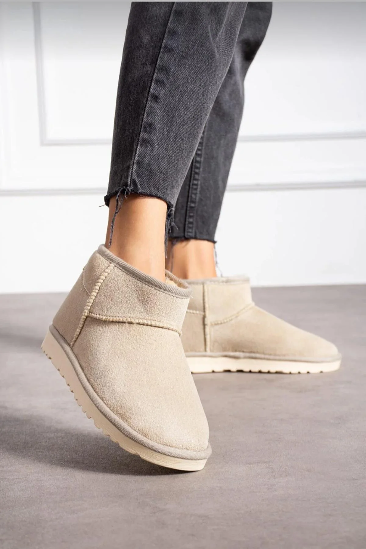 چکمه و بوت های زمستانی مینی جیر زنانه با کف نازک neon shoes