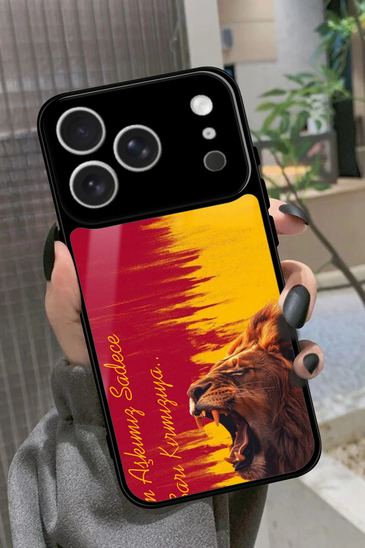 کاور و قاب پرمیوم براق با طراحی LION سازگار IPHONE 17 PRO MAX Snacase