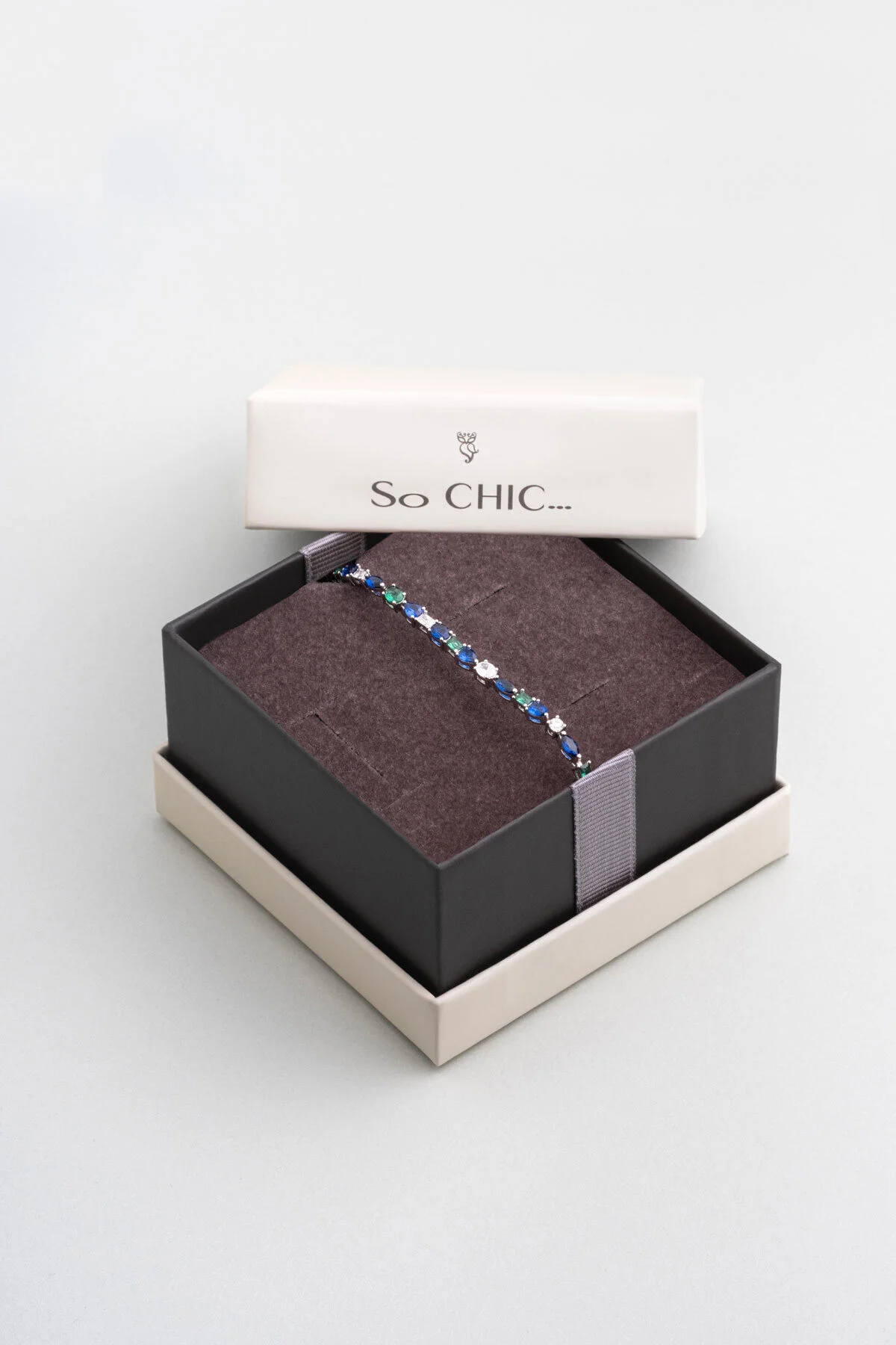 دستبند نقره ای قابل تنظیم با روکش طلای سفید 18 عیار مرموز یاکاموز So Chic