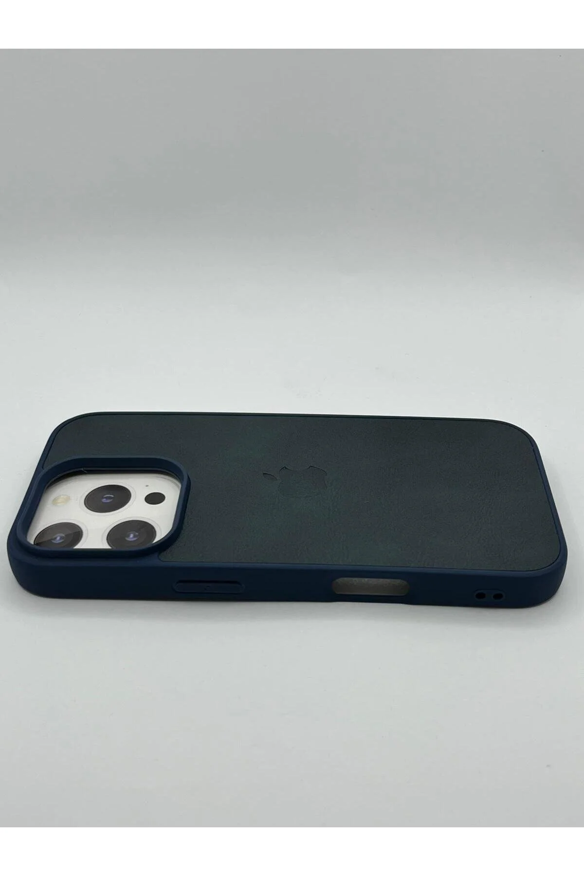 کاور و قاب چرمی سازگار با IPHONE 16 PRO DOSTECH