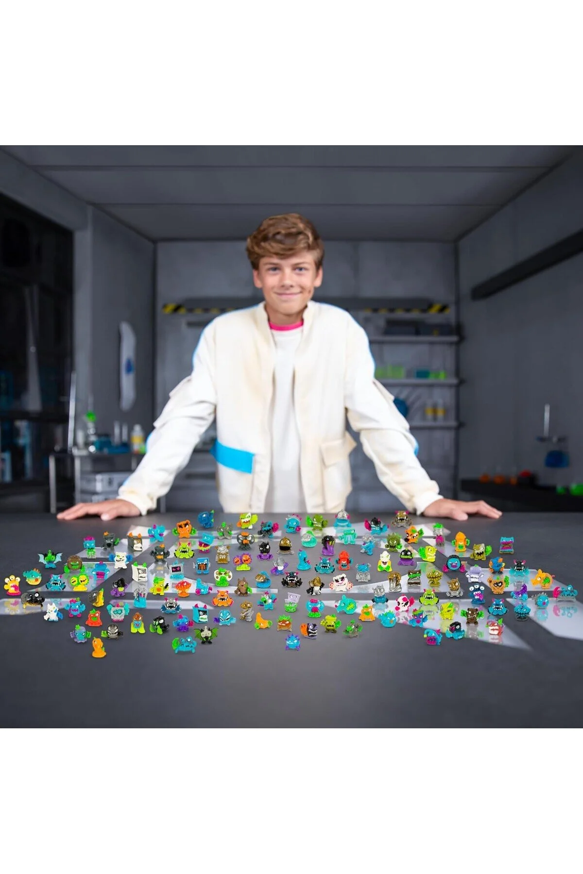 اسباب بازی های فیگور دیگر مجموعه آزمایشی MRBEAST LAB SWARMS شامل 5 شگفت انگیز ADD WATER SHAKE MR BEAST COLLECTION 2.5CM TOYFEST