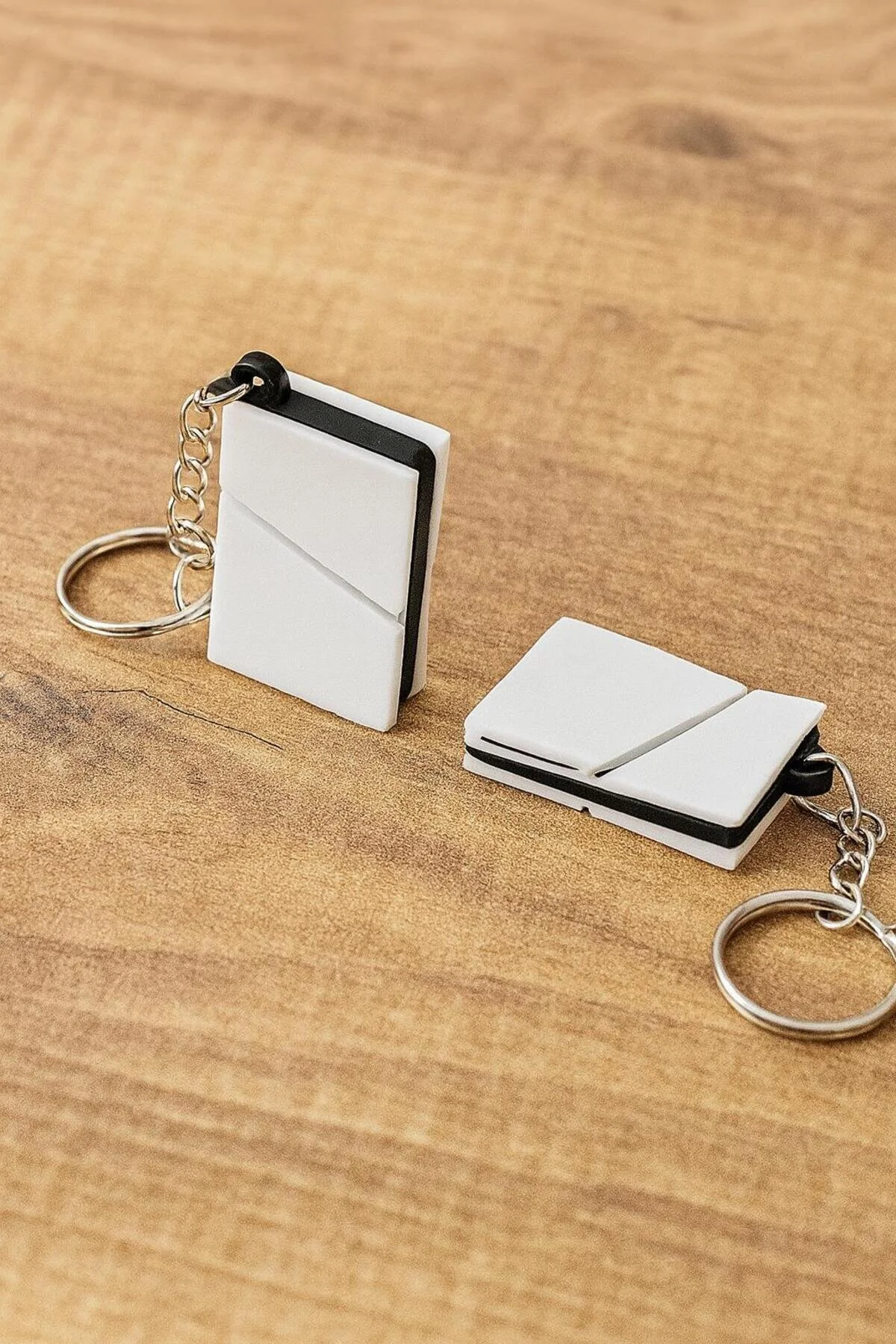 جلیقه کلید مینی کنسول طراحی شده PS5 – KEYCHAIN HOBİREYON