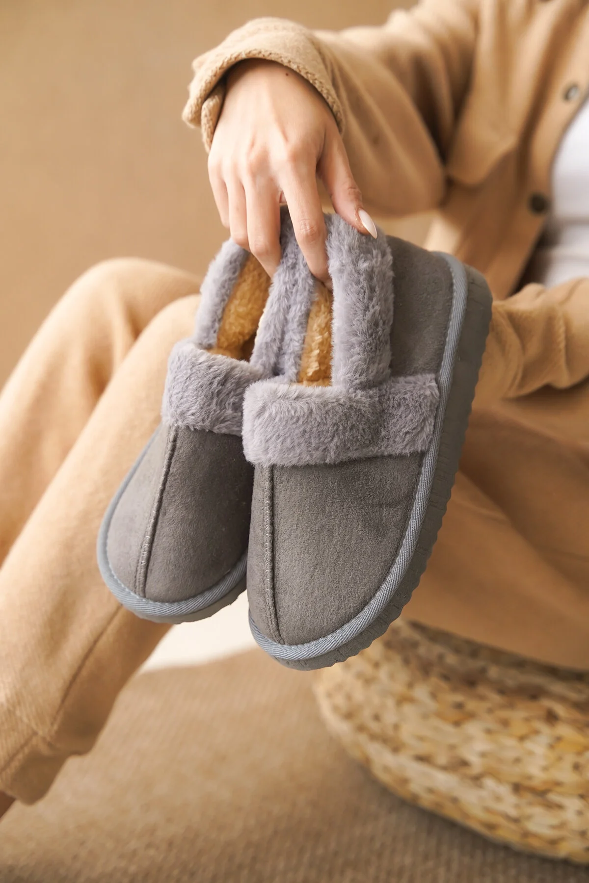 دمپایی خاکستری زنانه خانه خزدار کاپون اوت فیترز Capone Outfitters